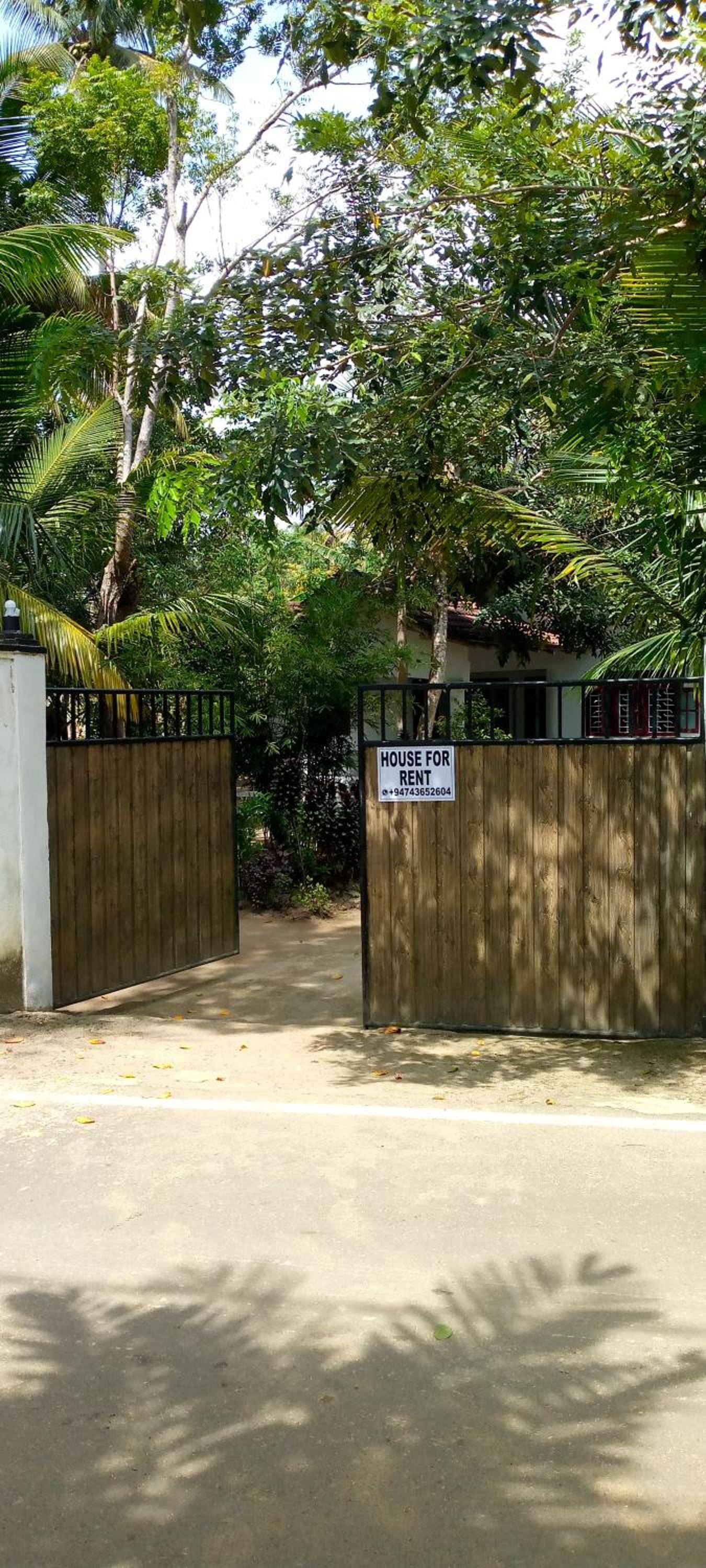 Pathum Lodge in Midigama East Southern