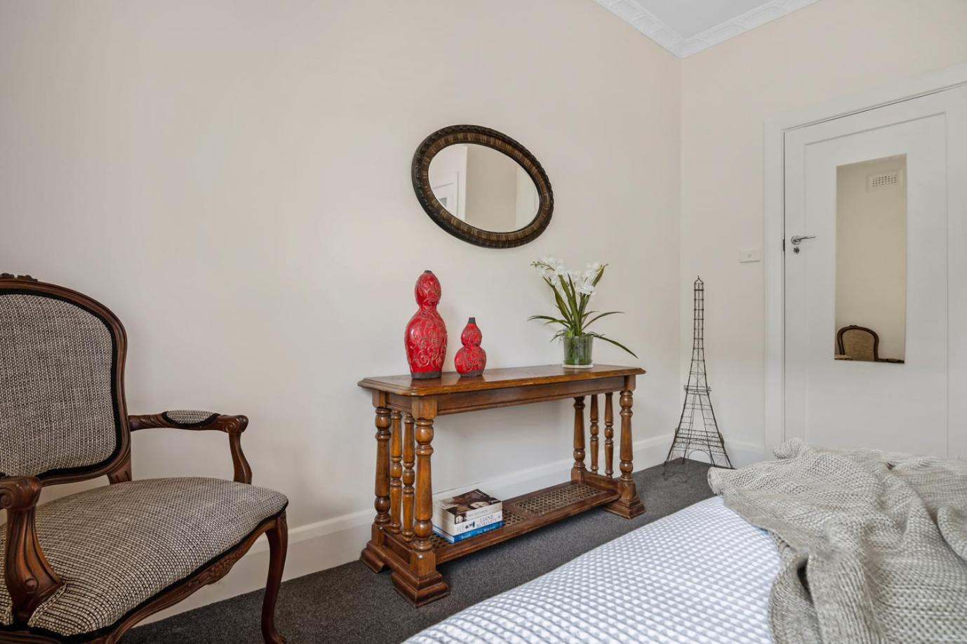 Albert Park Art Deco Gem Sleeps 5 Bevan 4