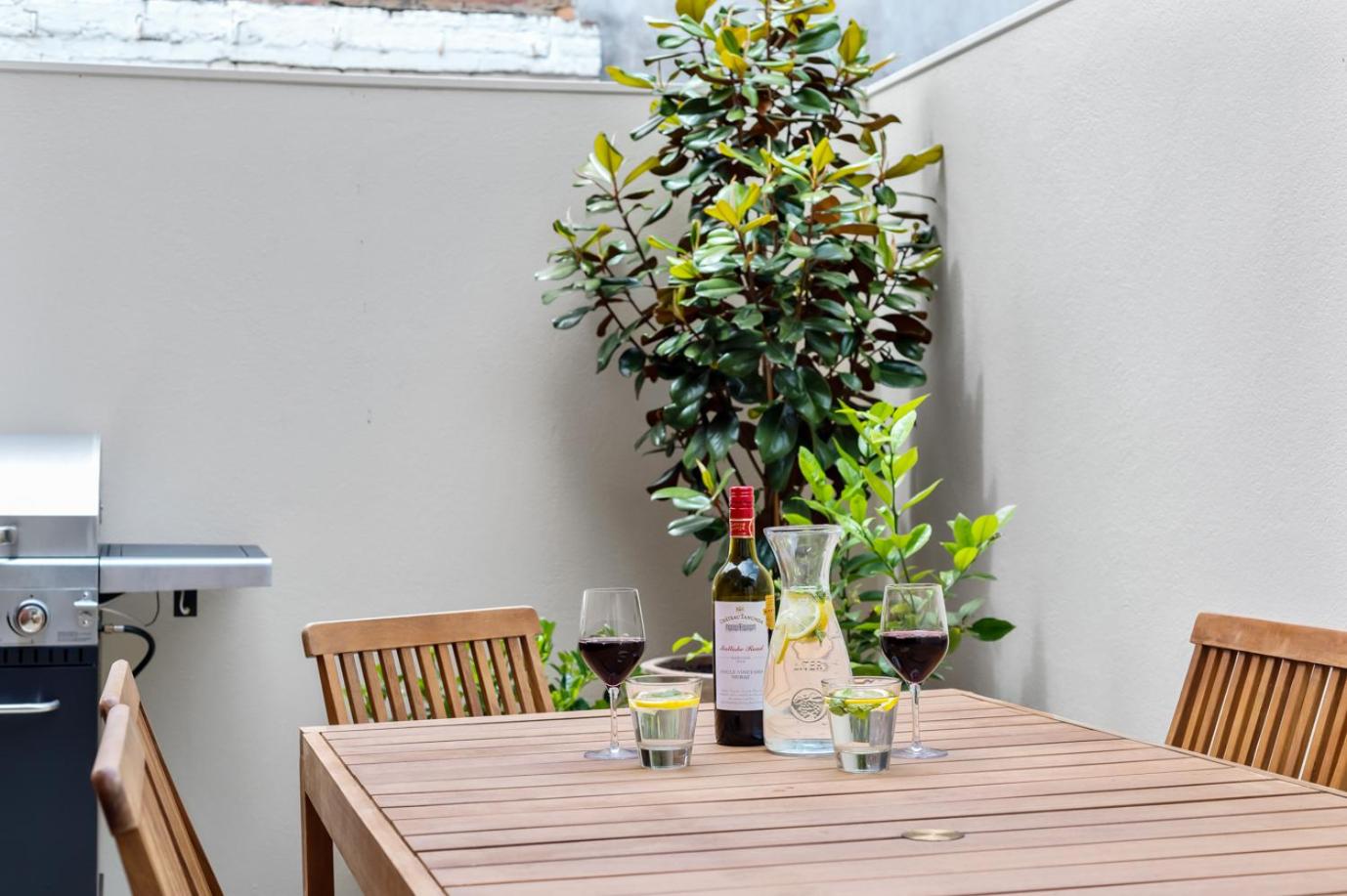 Awesome Albert Park Art Deco Gem 2 Bedroom Bevan 2