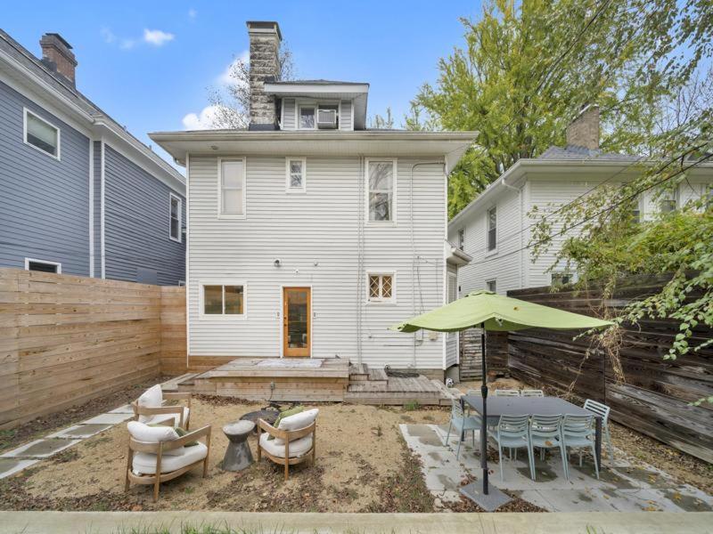 Modern 3BR Home Cozy & Pet-Friendly Retreat view 4