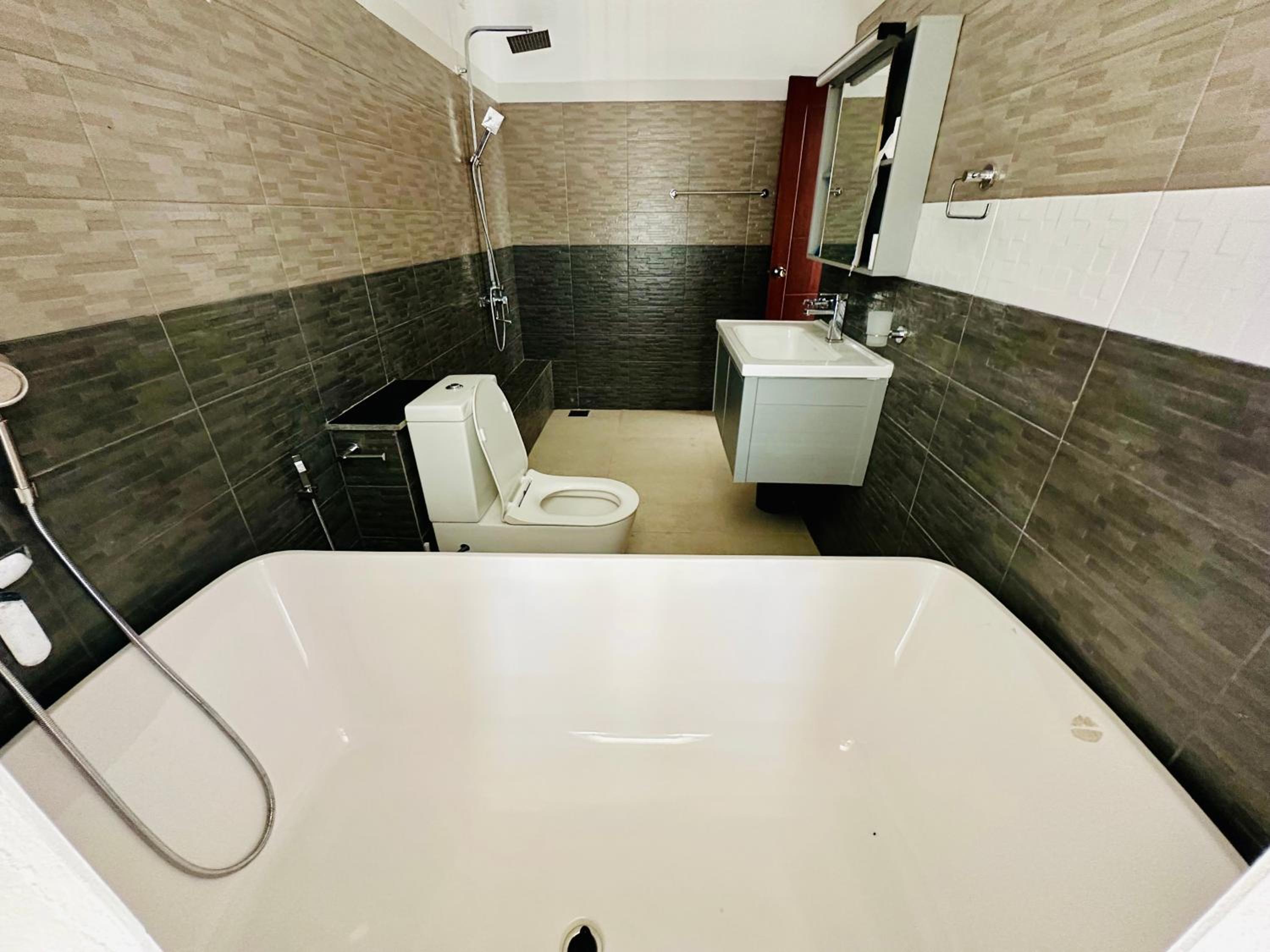 Luxury 4BR Apartment - Riverclose Villa view 3