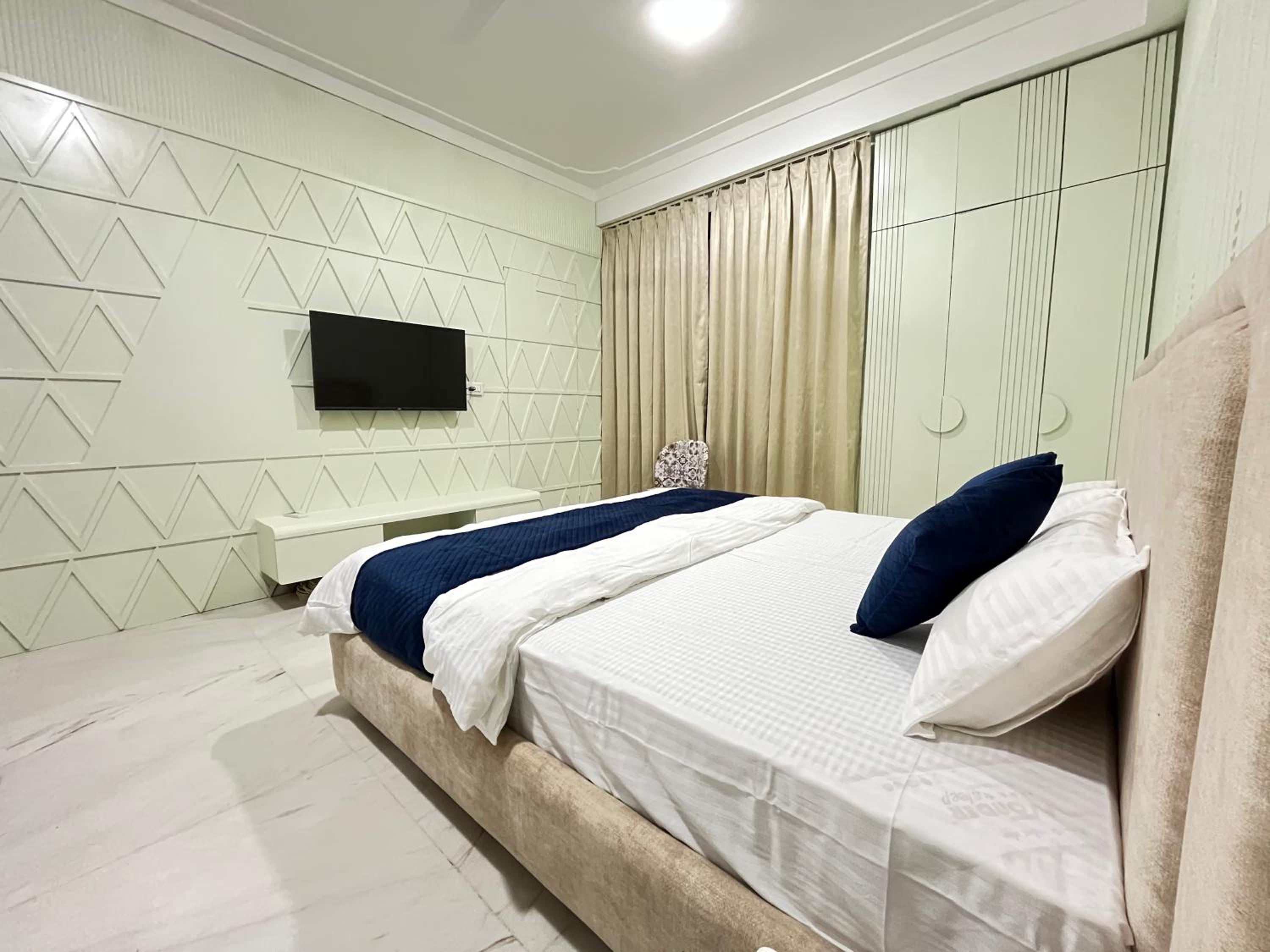 Sunset view Villa I Luxury 5 BHK Villa with pool in Nathdwara I 966o9o1oo6 2km from temple only By SK view 4