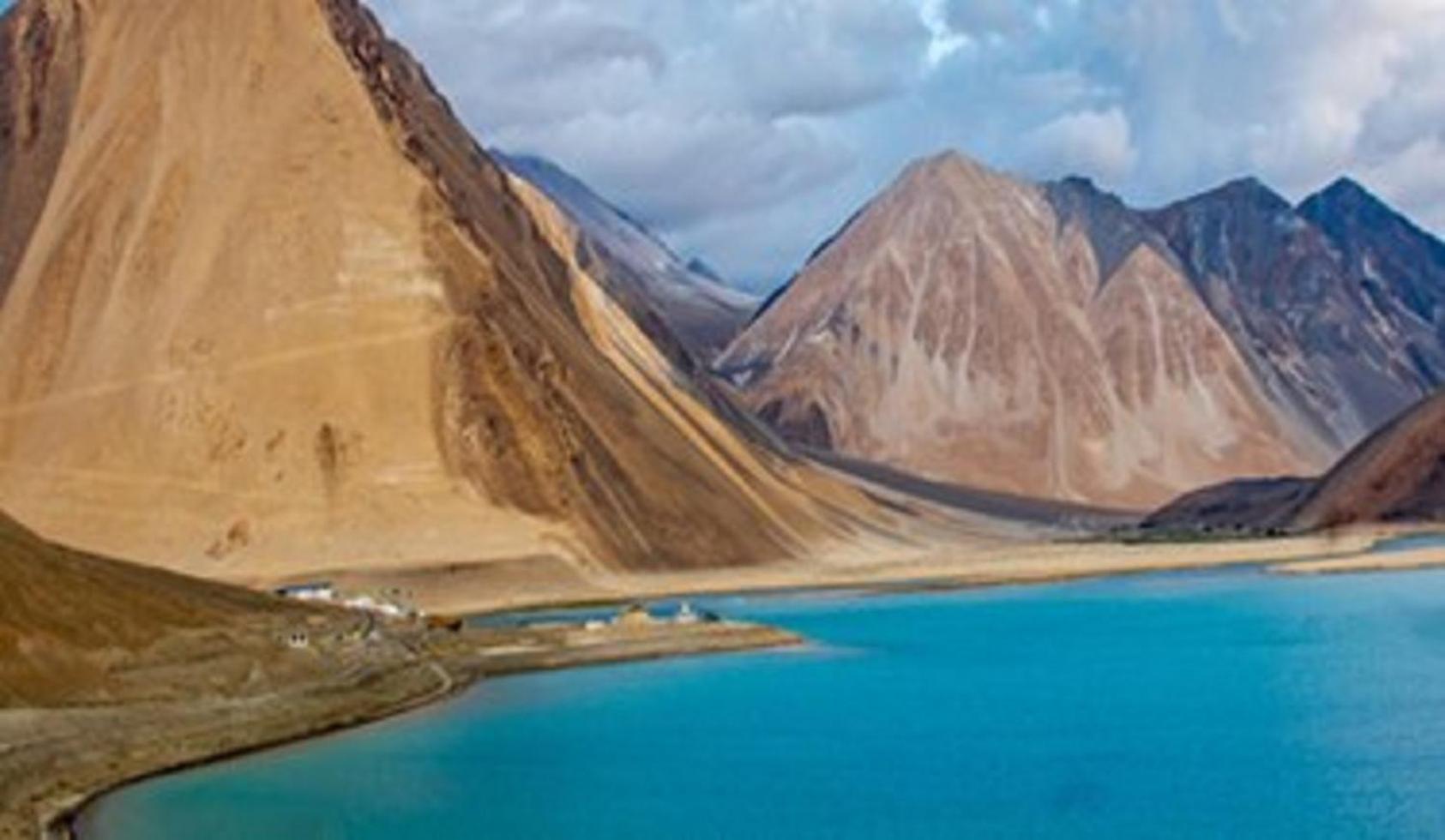 Royal Rebo Pangong view 3