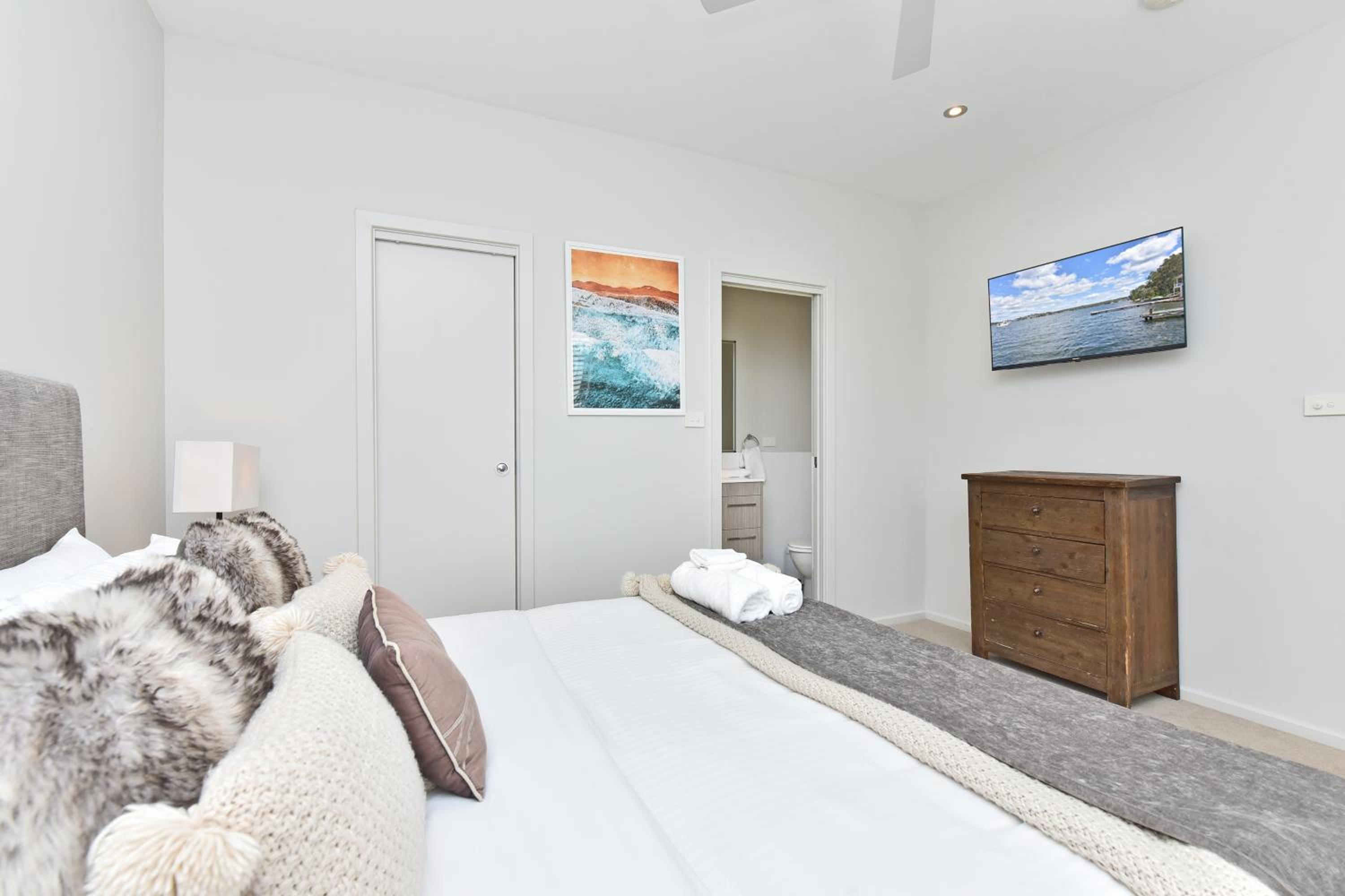 Caves Beach Villa Bombora