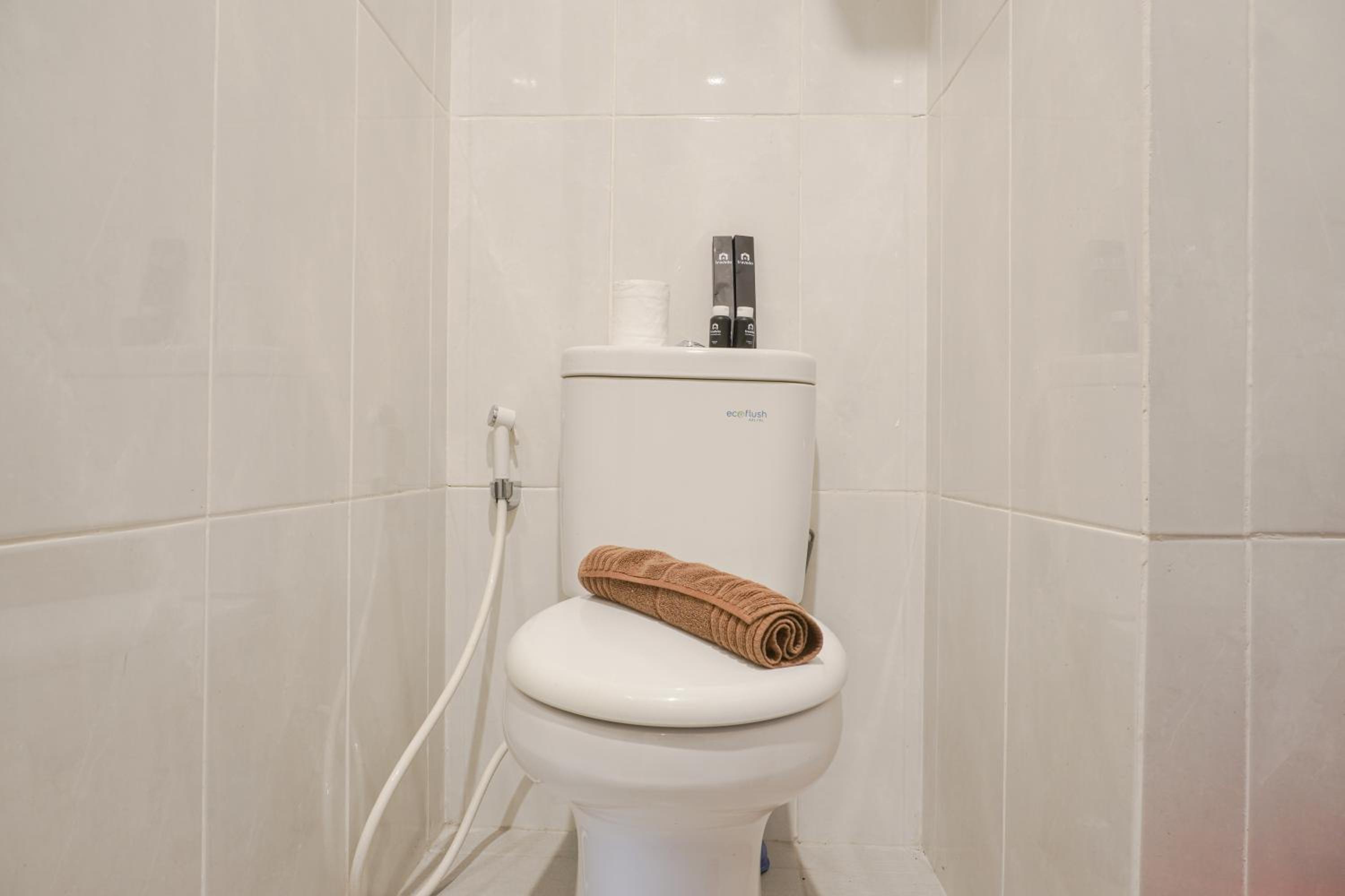 Cozy and Simply Studio at Serpong Garden Apartment By Travelio view 4