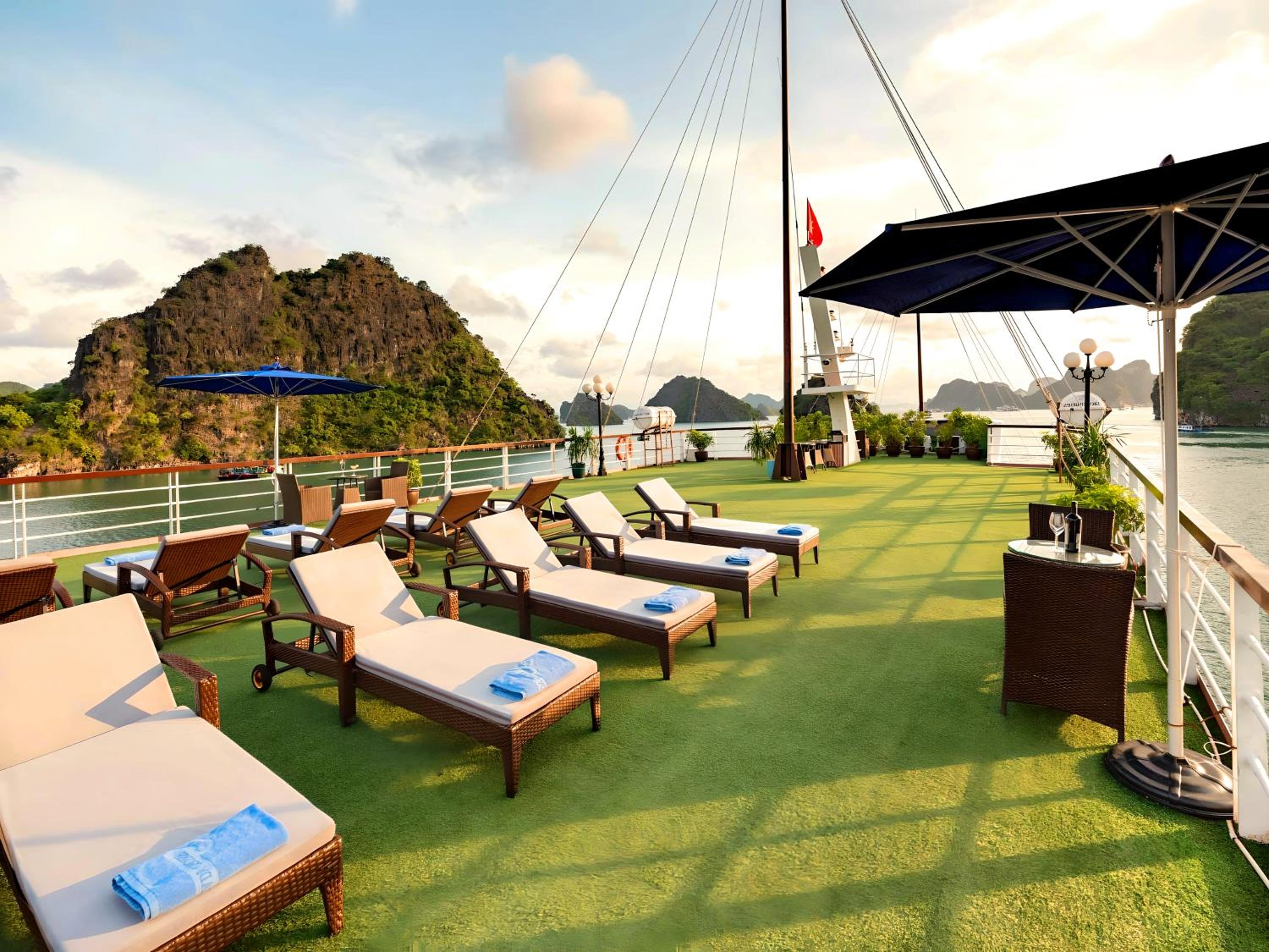 Le Journey Elegance Cruise Lan Ha Bay view 3