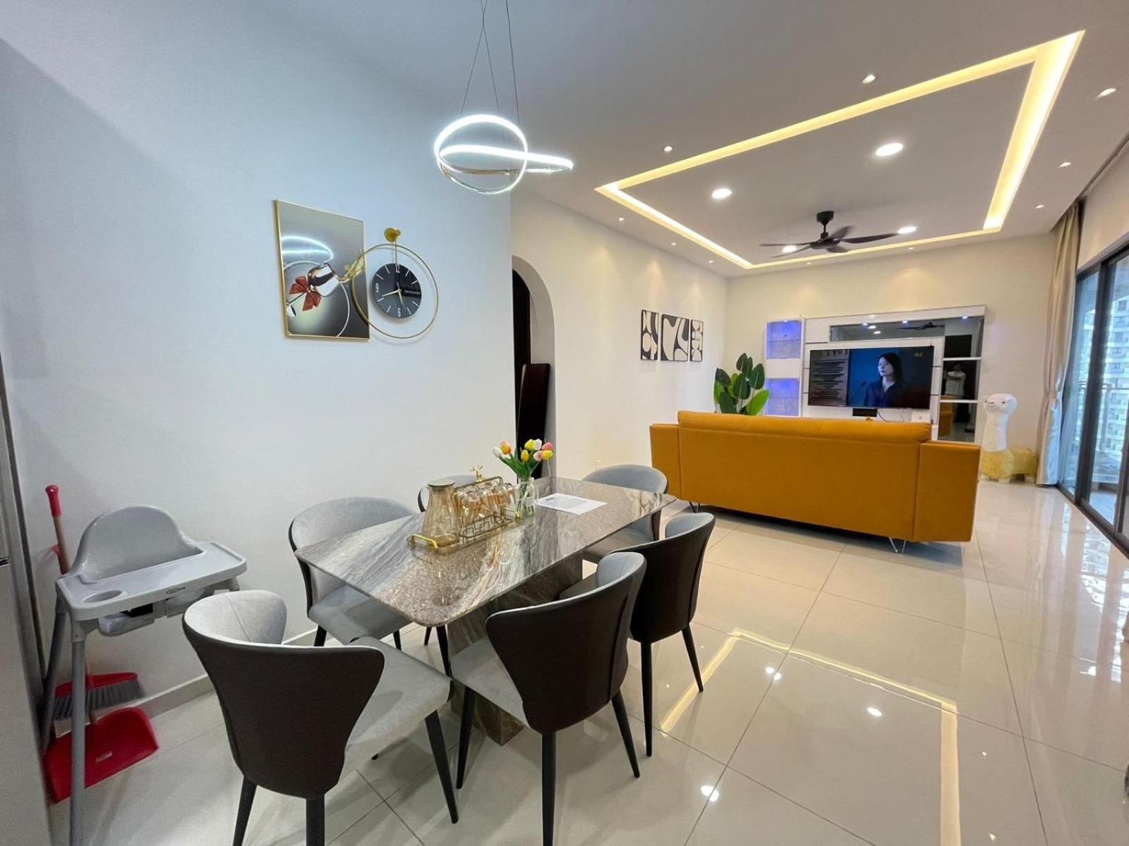 SeaView Danga Bay Gateway Relax with Fee Parking for 8-10 Guest