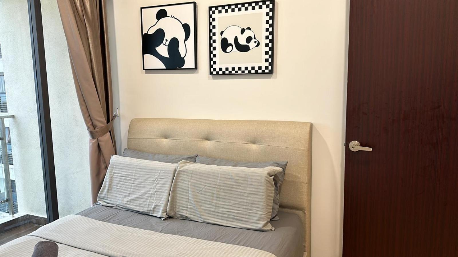 SeaView Danga Bay Gateway Relax with Fee Parking for 8-10 Guest
