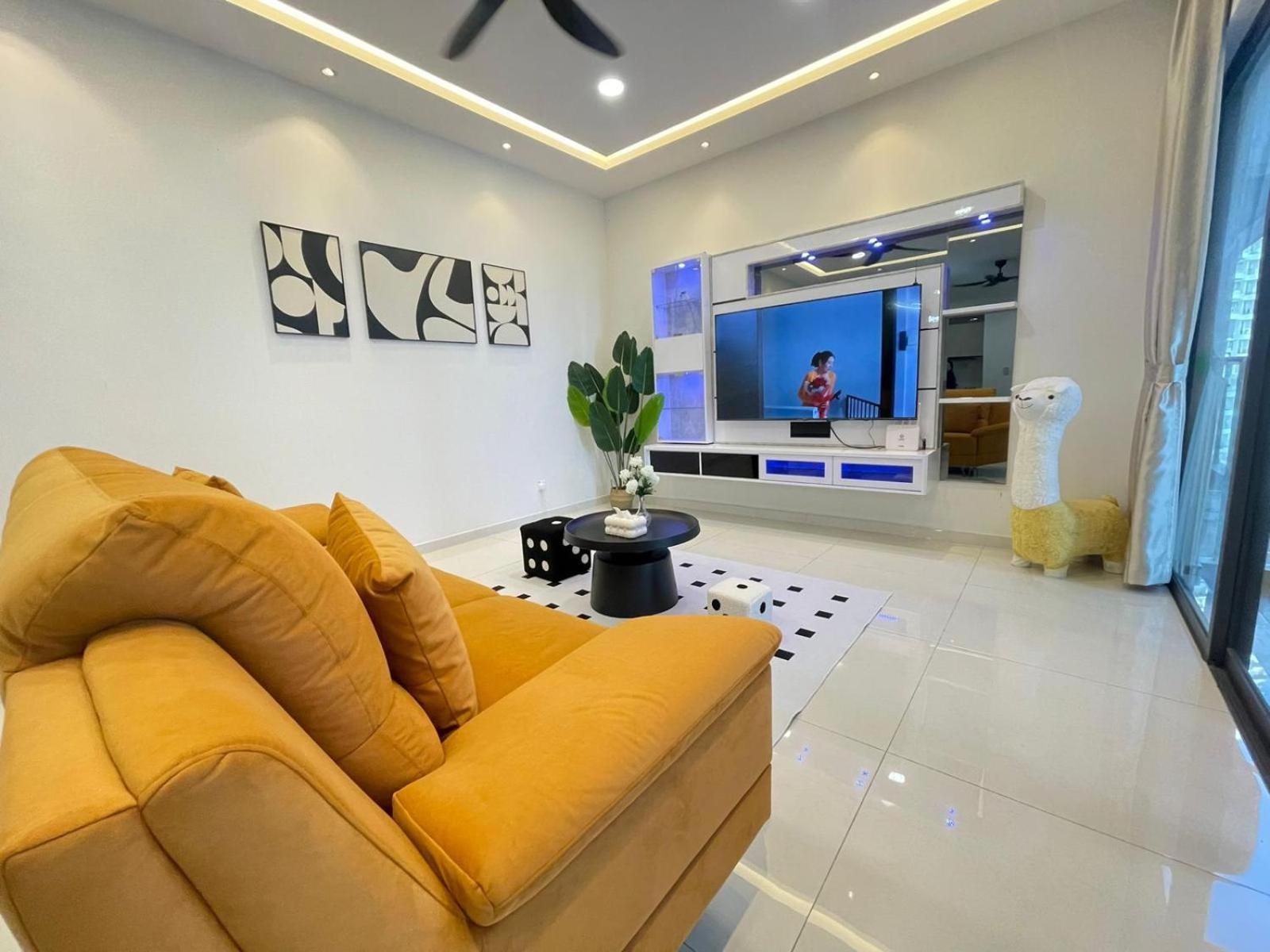 SeaView Danga Bay Gateway Relax with Fee Parking for 8-10 Guest