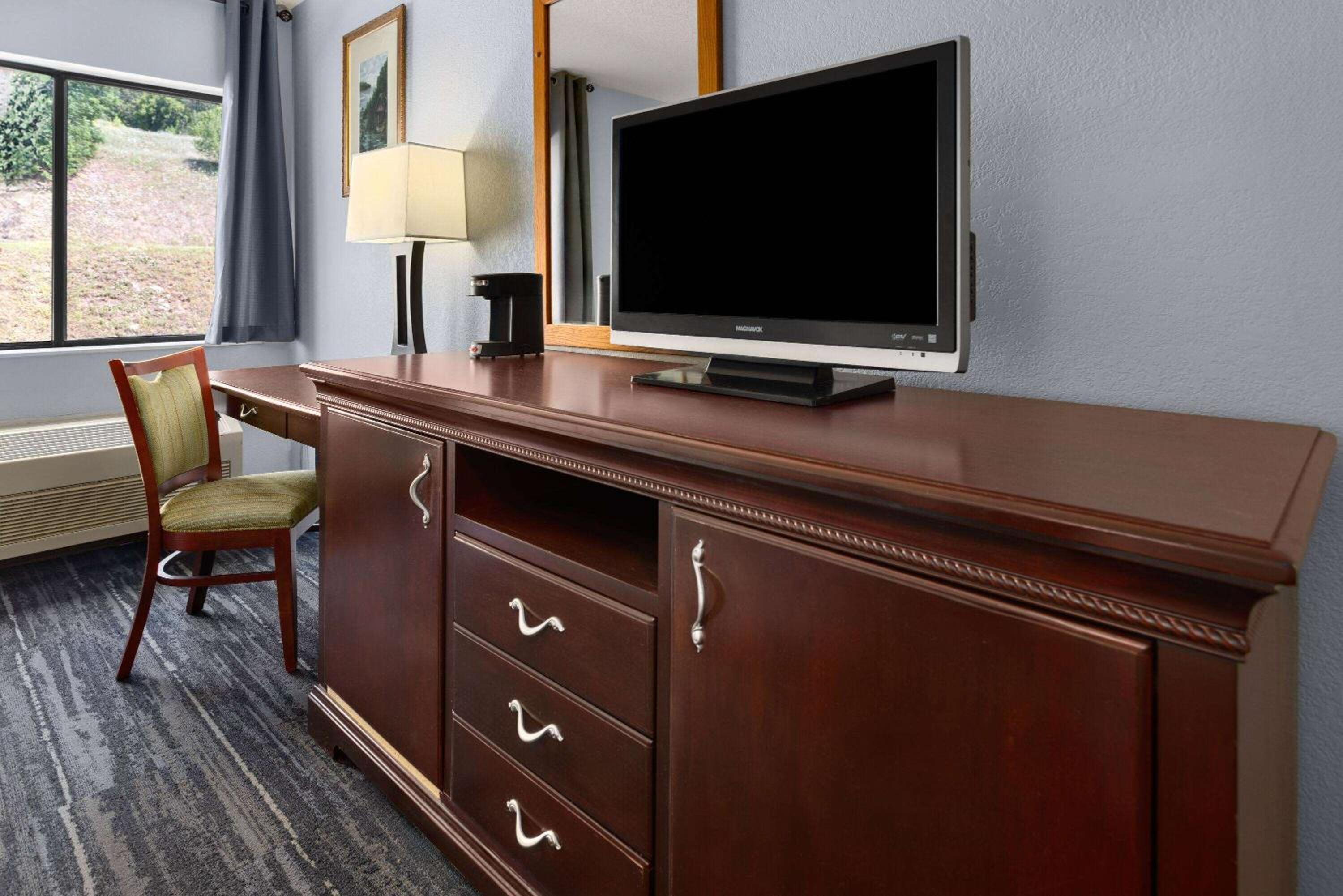 Days Inn by Wyndham Iron Mountain