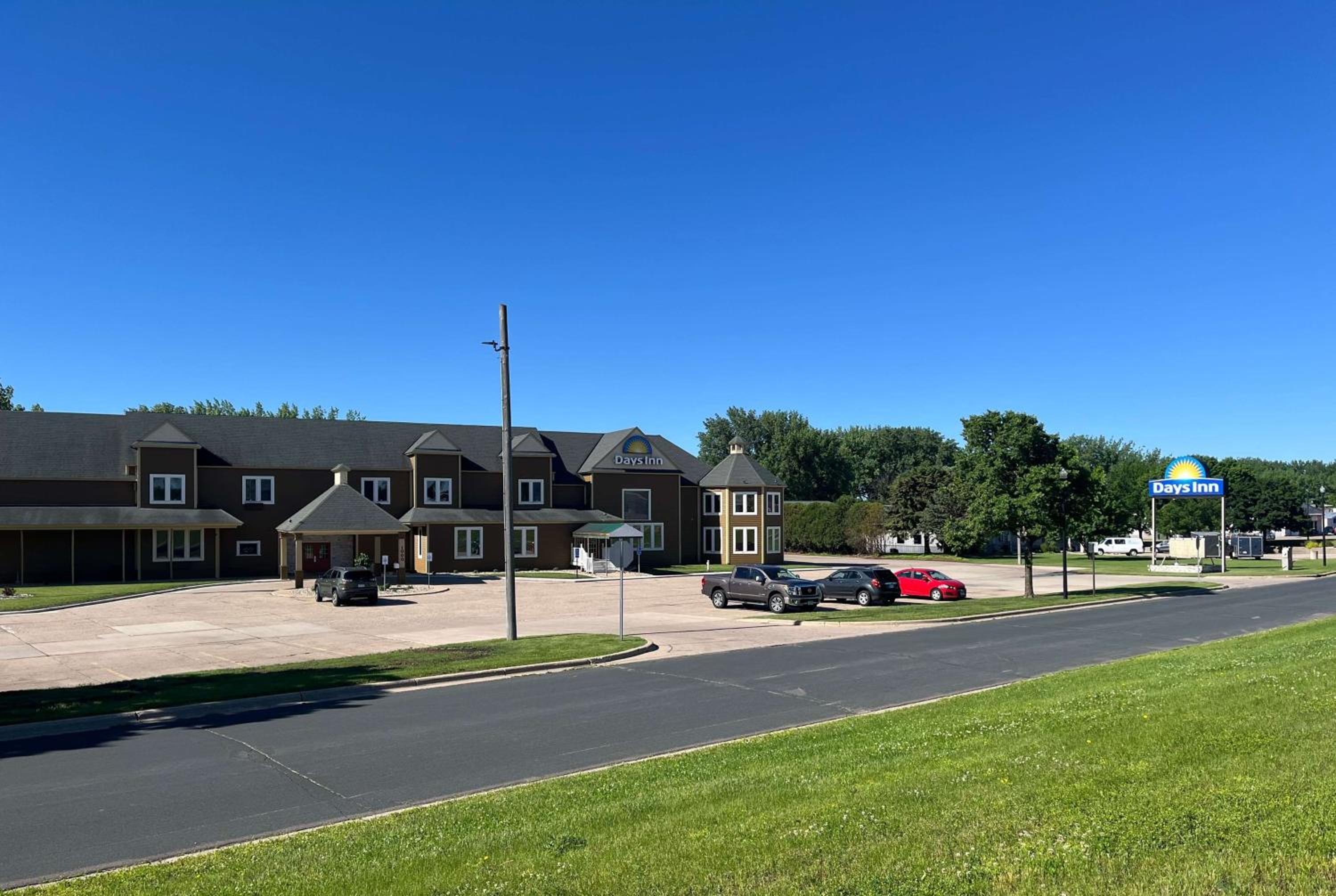 Days Inn by Wyndham Hutchinson view 4