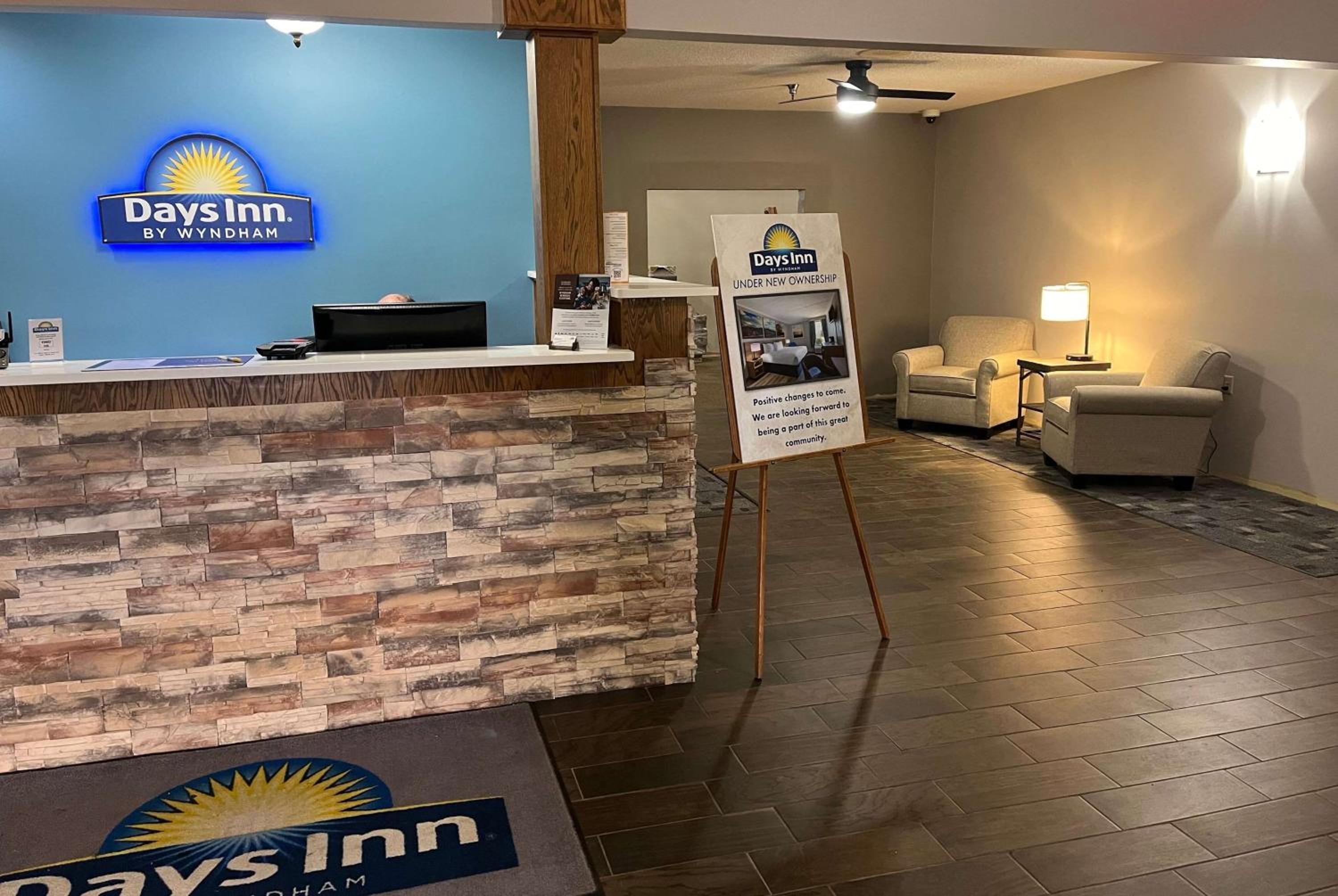 Days Inn by Wyndham Hutchinson view 5