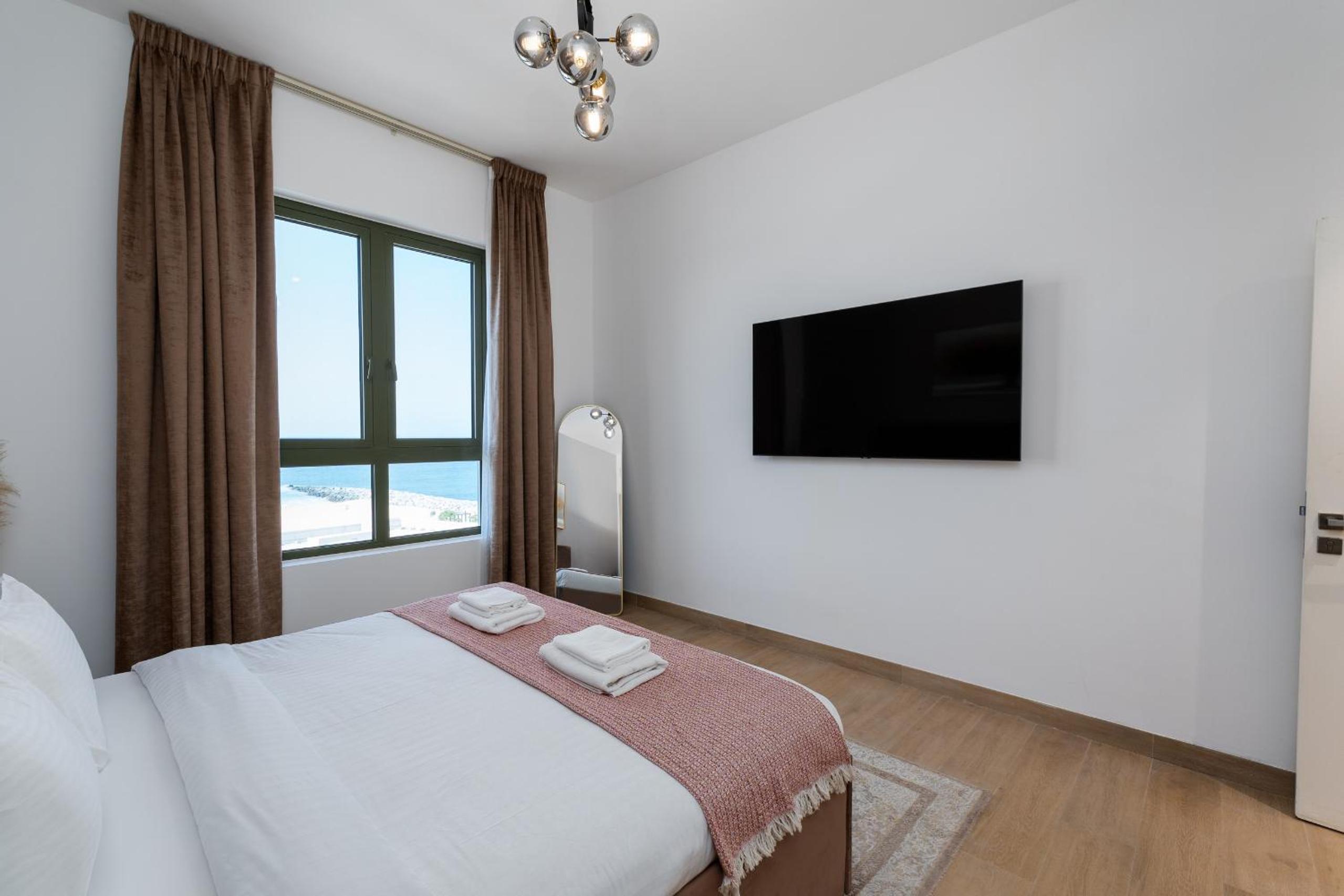 La Cote, Port de La Mer, Jumeirah 1 - Mint Stay