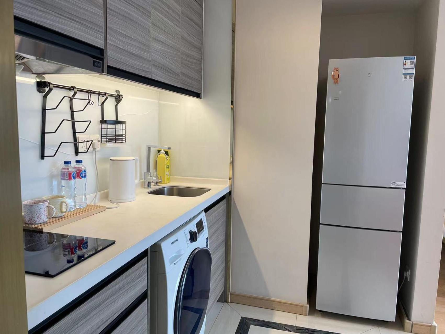 Shanghai Lerongju Boutique Apartment Metro Line 8 20meter