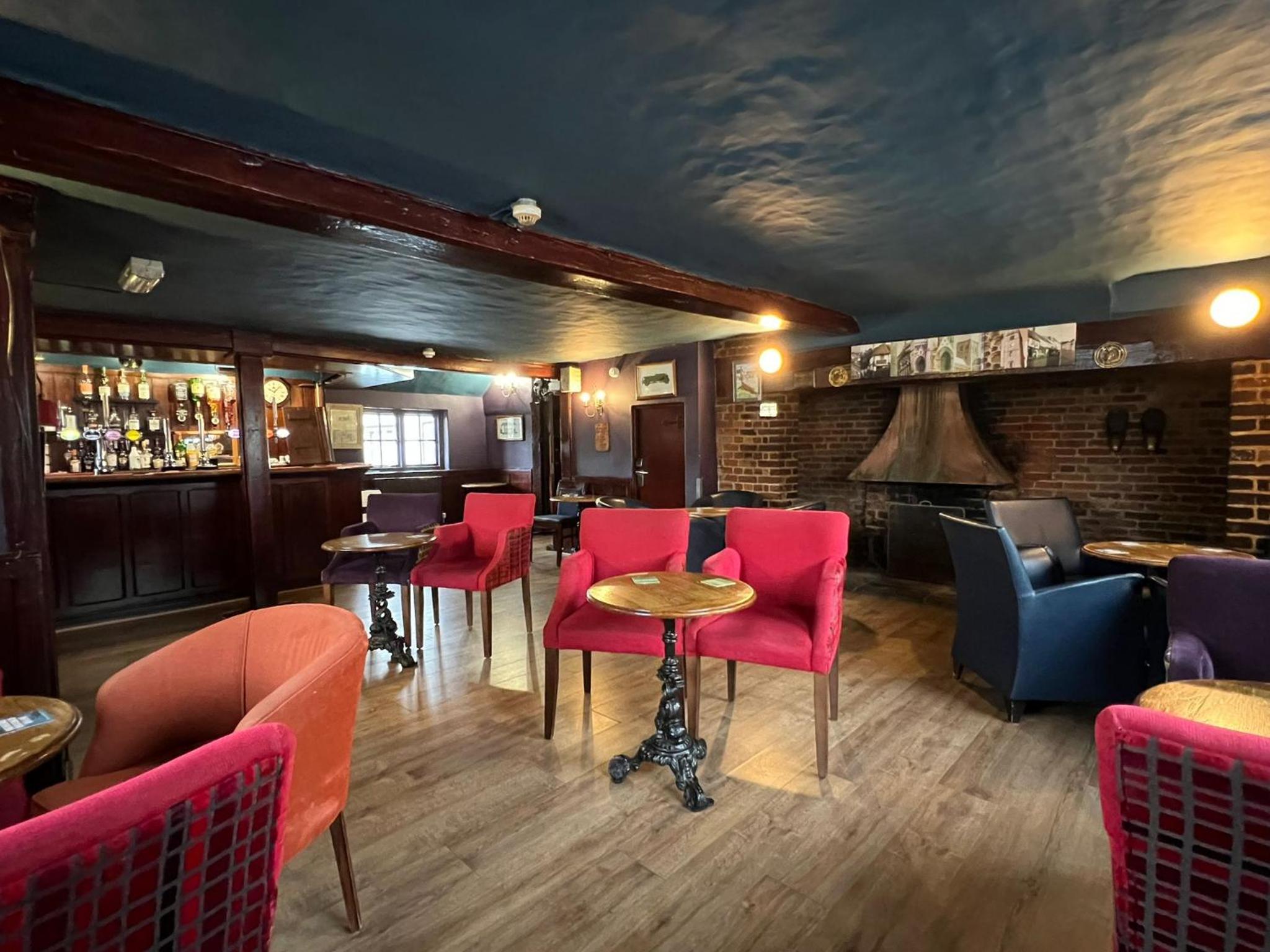 Stevenage Vacations - Roebuck Inn - Property Image 2