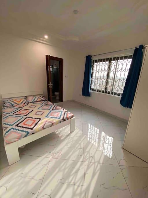 Akwaaba W14 view 2