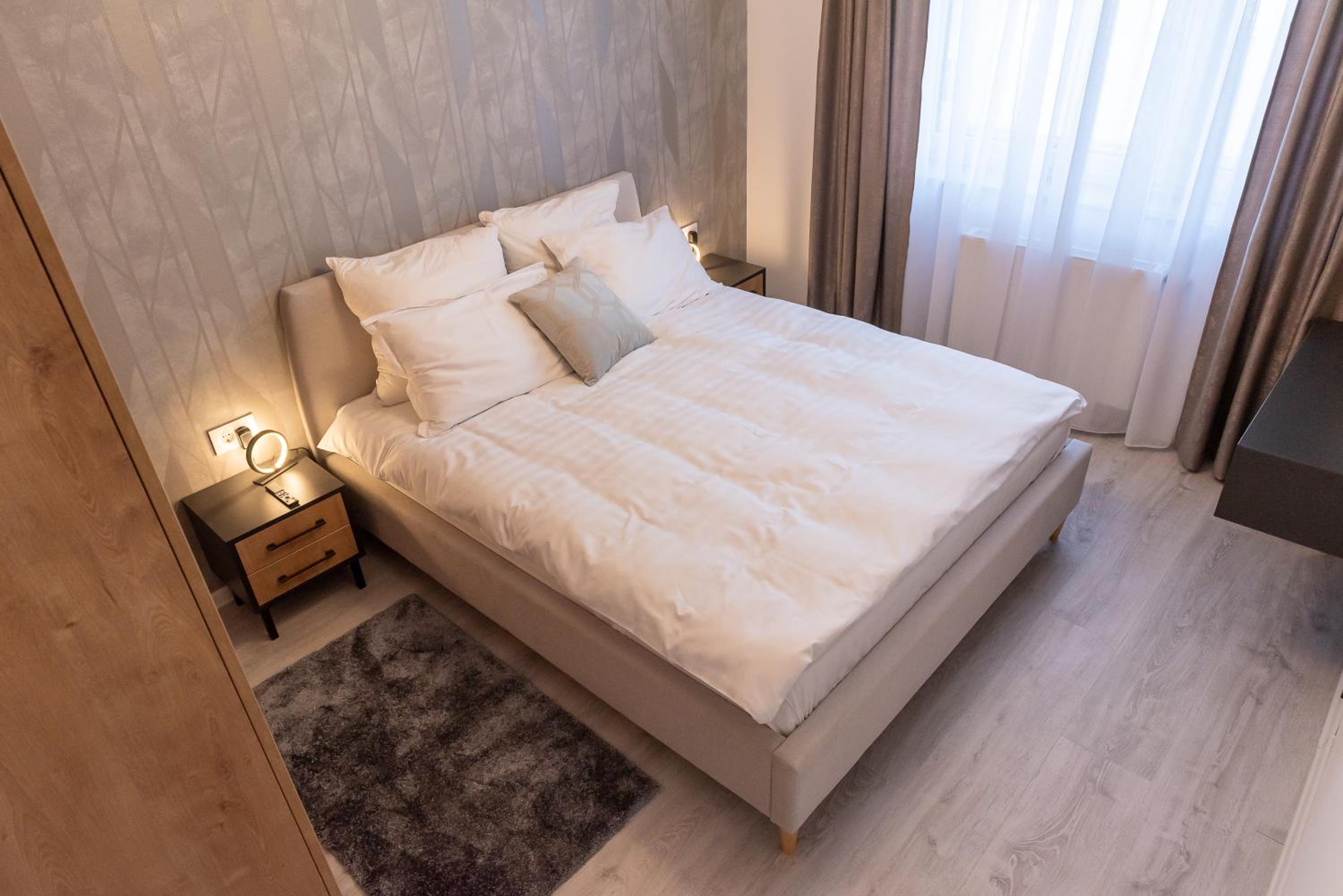 Apart B&V - Modern Apartment near Coresi Mall view 3