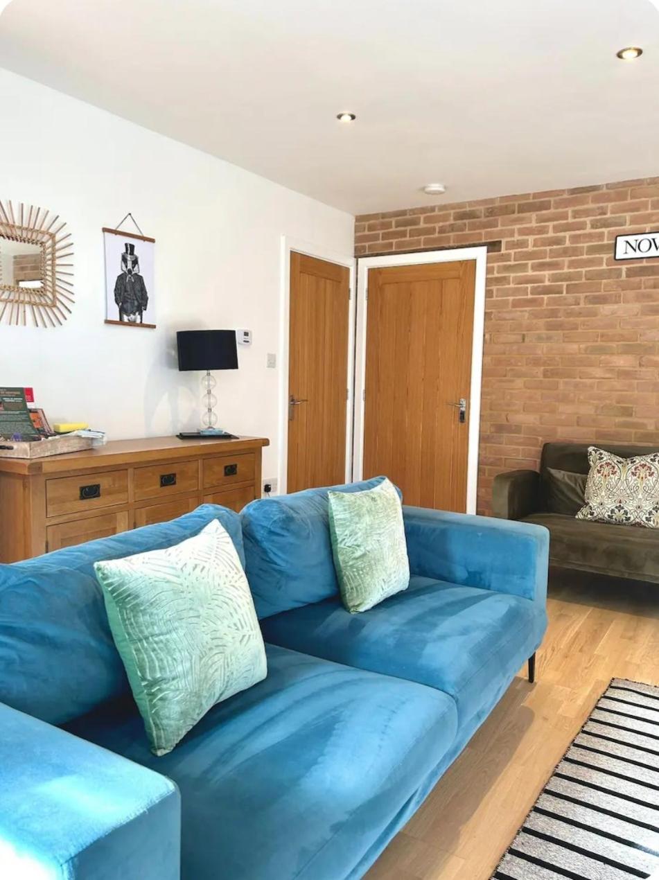 2 - Badger Sett - Modern home with hot tub in Norfolk view 2