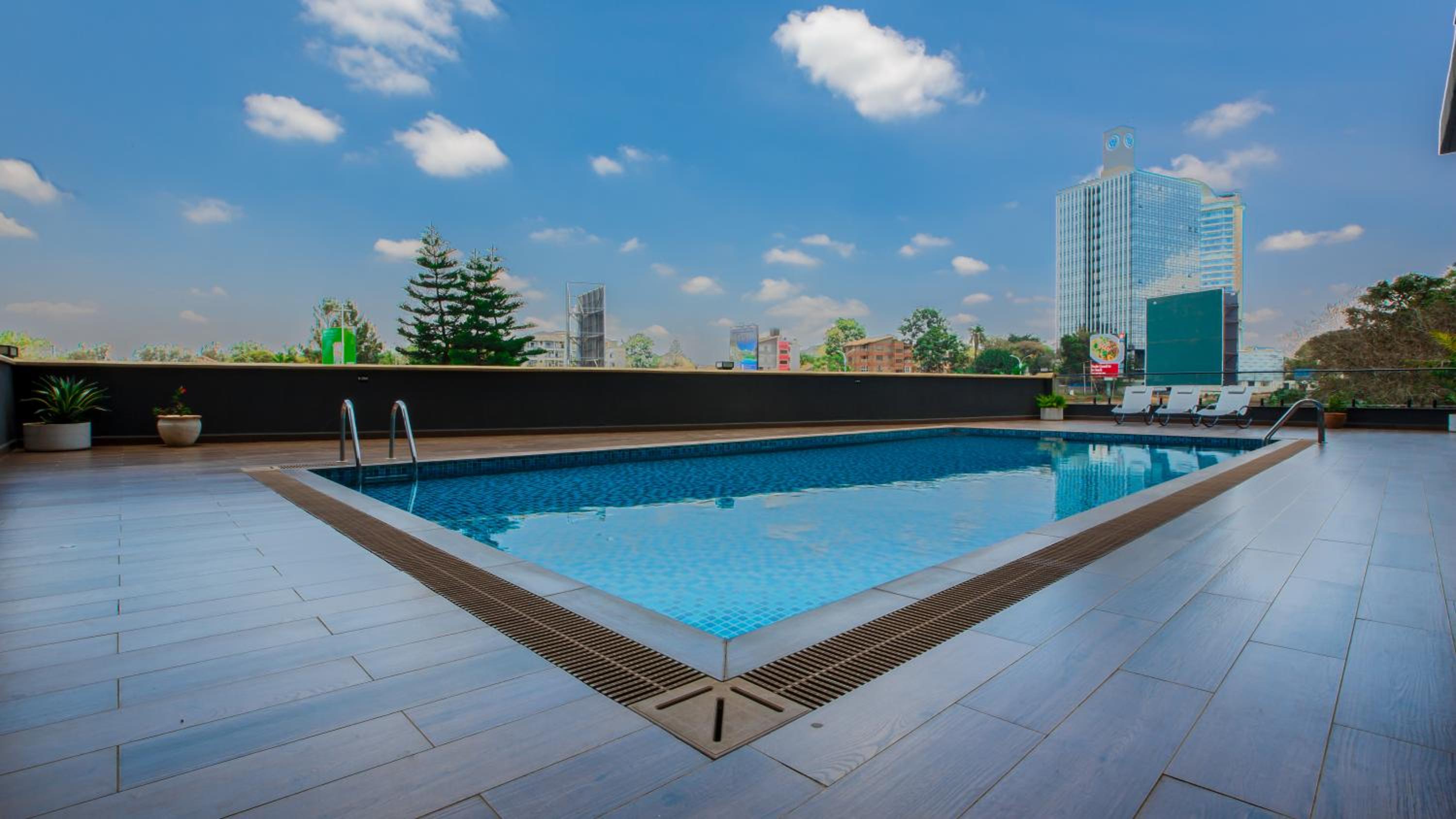 Volaire Luxury 2-Bedroom, Swimming Pool, Gym, Workspace - Wonderiss Properties Westlands Living view 2