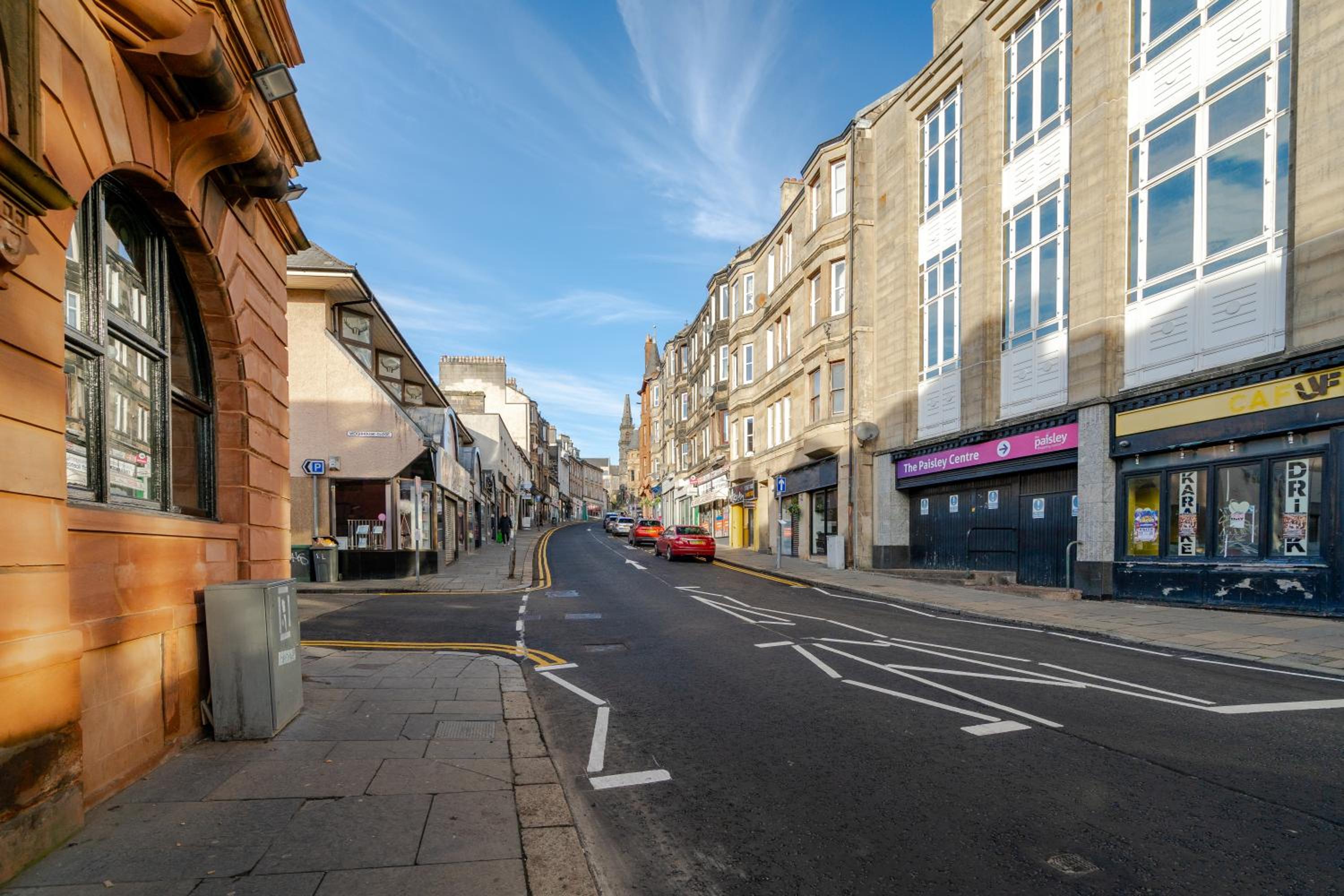 8 mins Glasgow Airport -Near Train & City- Paisley view 5