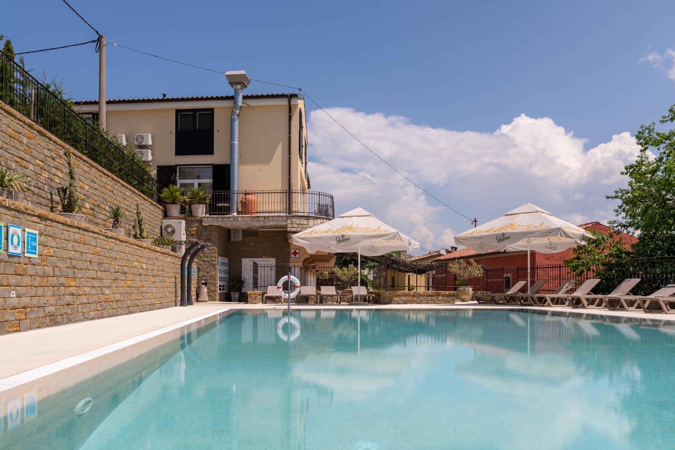 Guesthouse Stara šola Korte - Oleander Resort