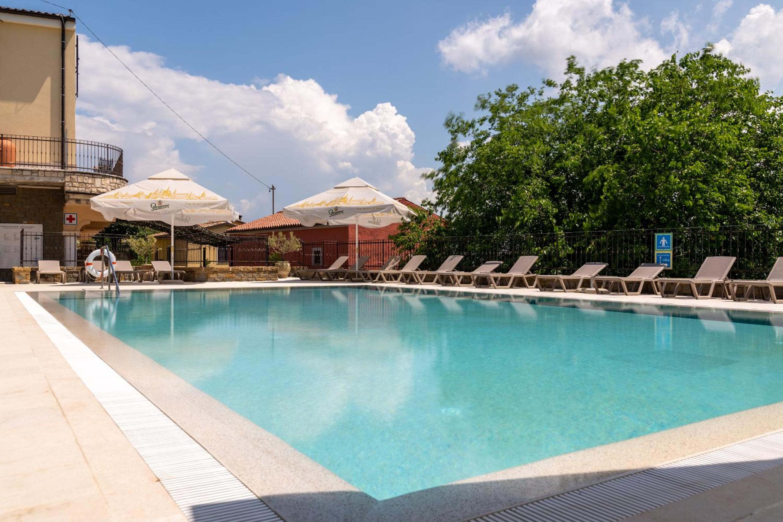 Guesthouse Stara šola Korte - Oleander Resort