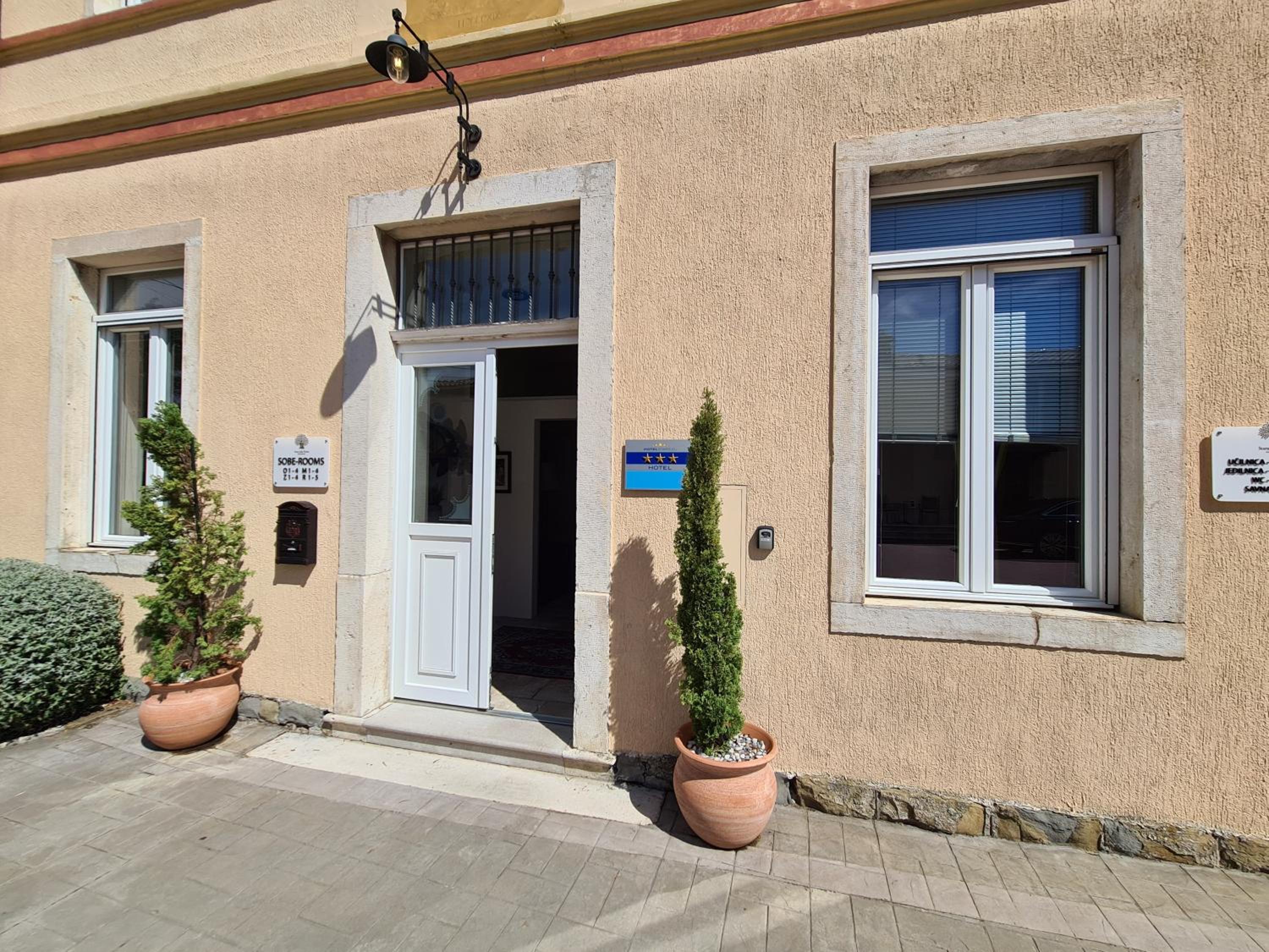 Guesthouse Stara šola Korte - Oleander Resort