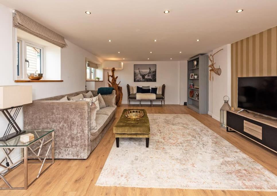Countryside Barn Conversion 'All Saints Barn'