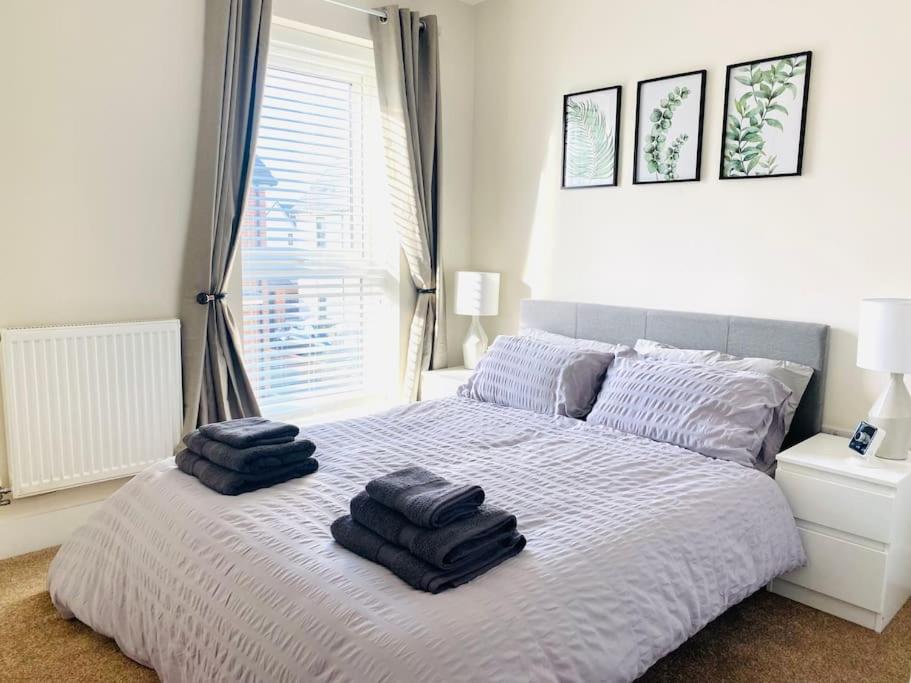 Stylish 3 Bed Semi Trentham Stoke on Trent view 2