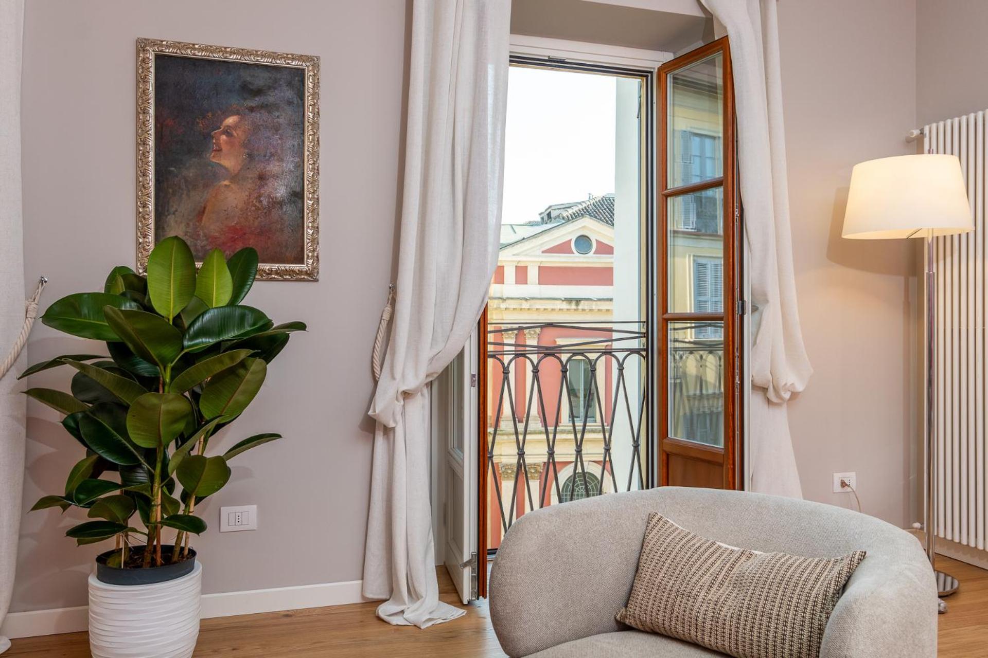 Luxurious & Spacious Flats in Duomo