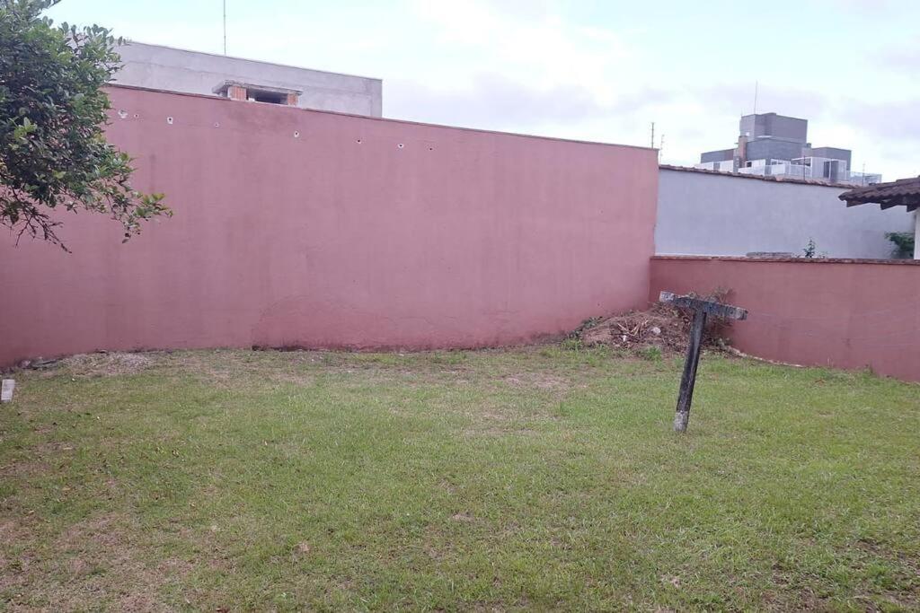 Quarto para quatro pessoas a duas quadras da praia - Balneário Saint Etienne - Matinhos