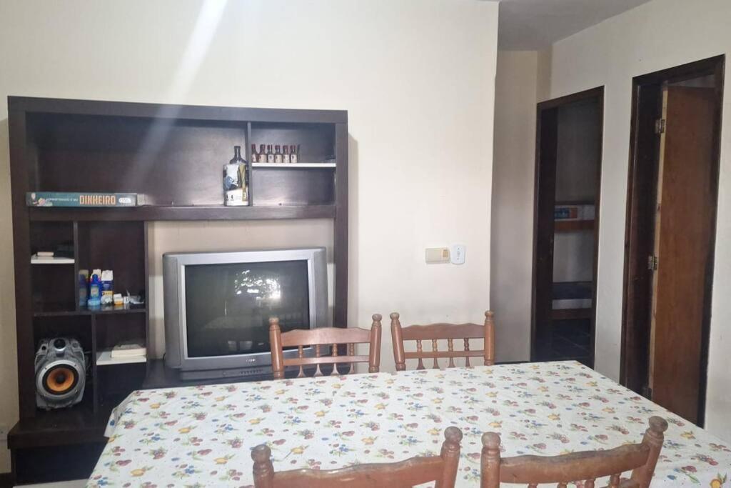 Quarto para quatro pessoas a duas quadras da praia - Balneário Saint Etienne - Matinhos