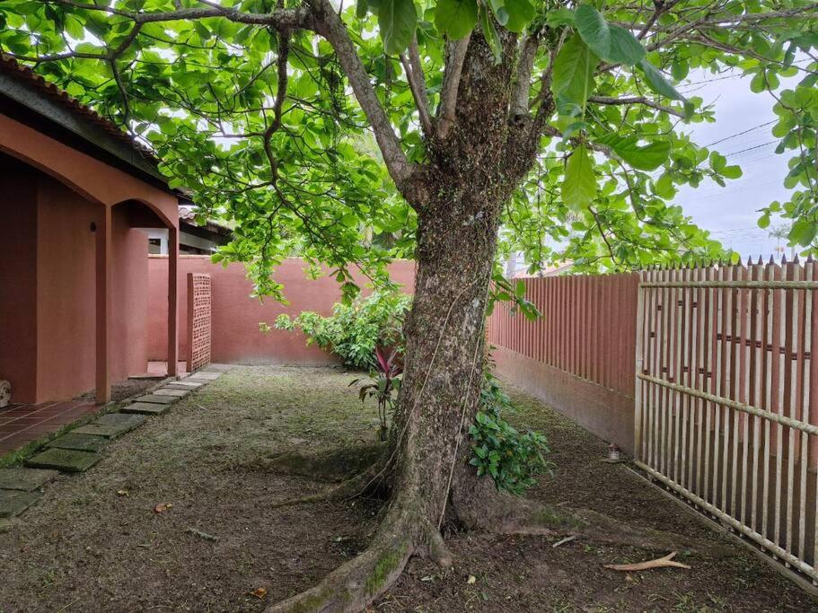 Quarto para quatro pessoas a duas quadras da praia - Balneário Saint Etienne - Matinhos