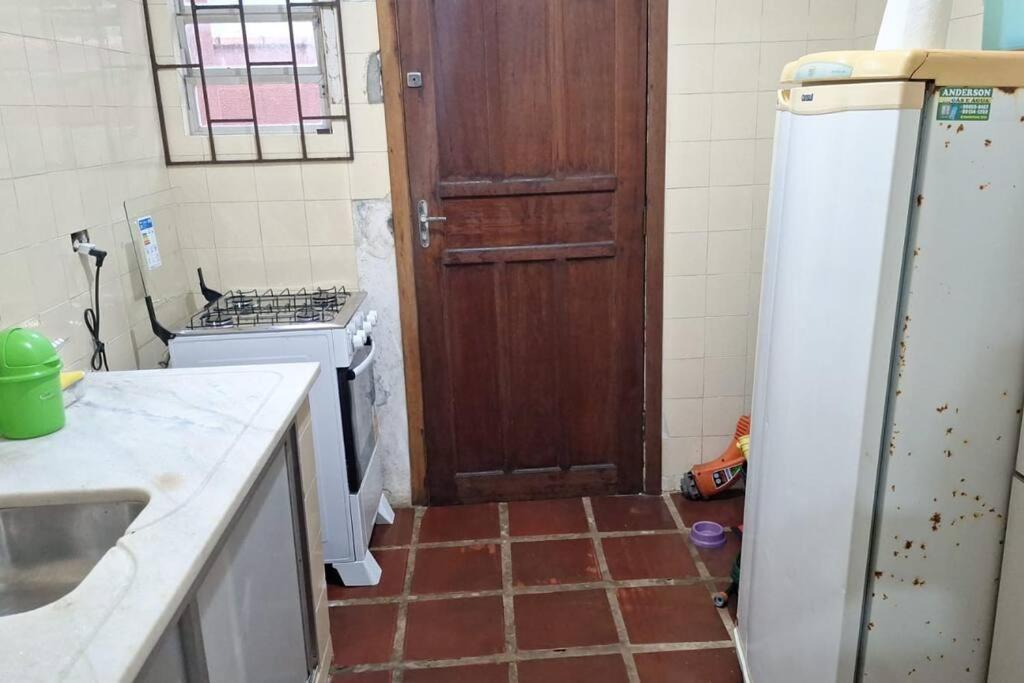 Quarto para quatro pessoas a duas quadras da praia - Balneário Saint Etienne - Matinhos