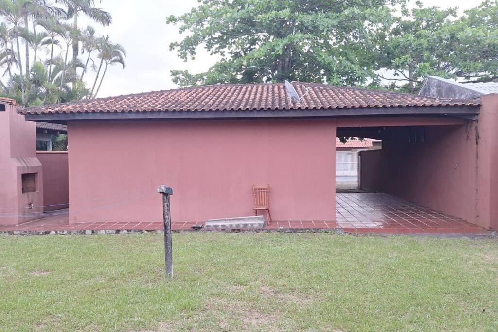 Quarto para quatro pessoas a duas quadras da praia - Balneário Saint Etienne - Matinhos