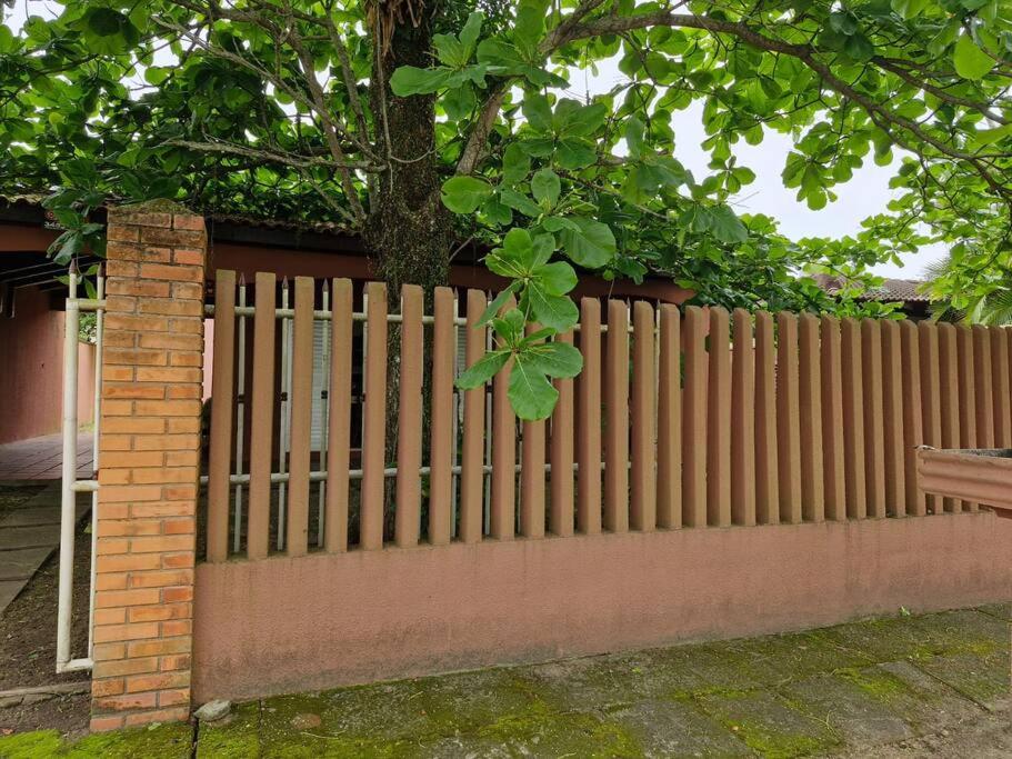 Quarto para quatro pessoas a duas quadras da praia - Balneário Saint Etienne - Matinhos