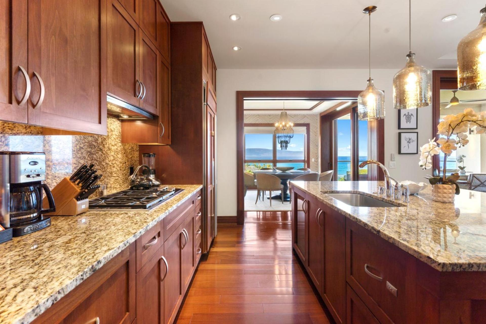 KBM Resorts: Hale Kapalua At Montage Kapalua Bay Includes Daily Housekeeping Spa Rental Car