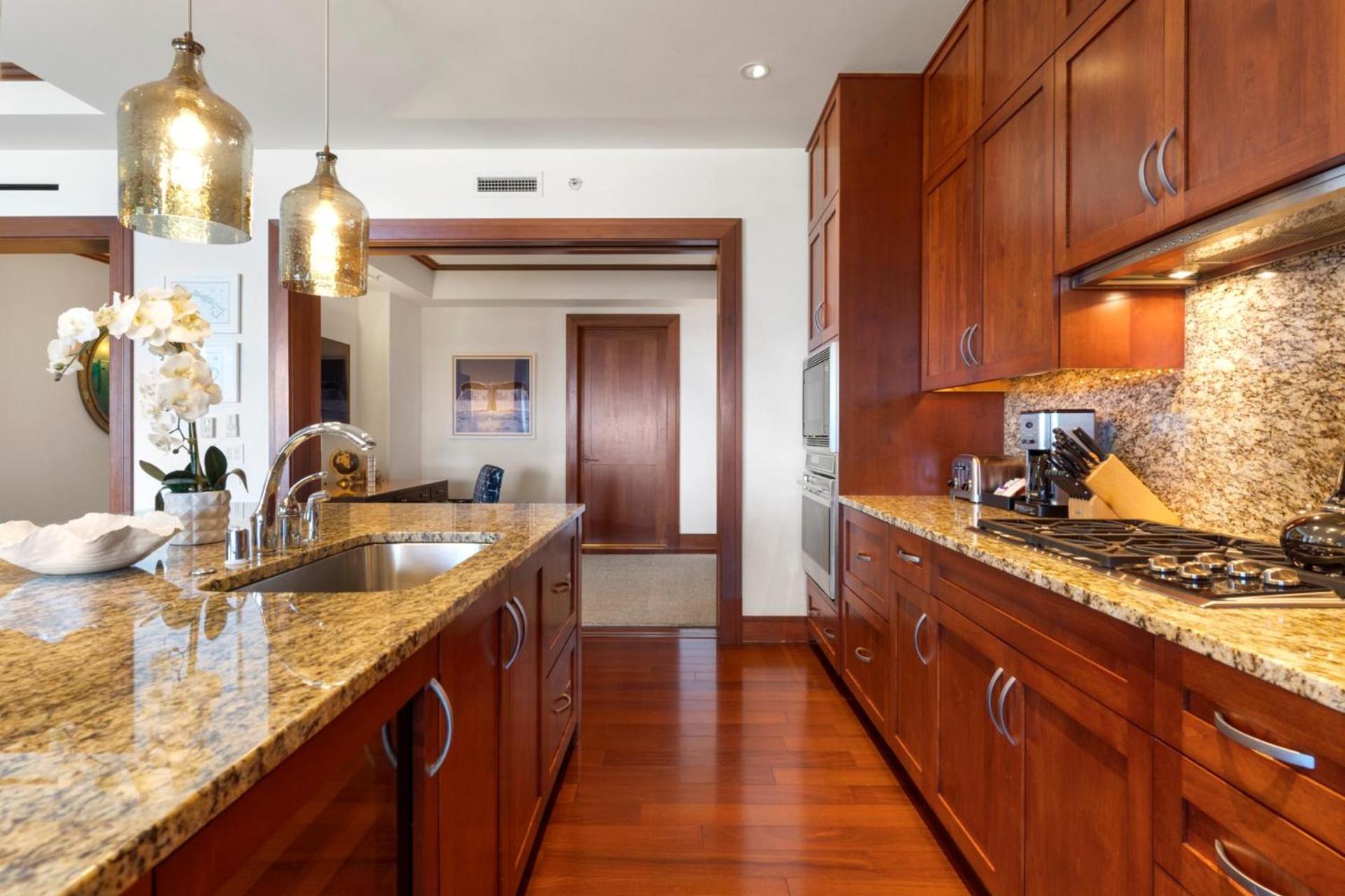 KBM Resorts: Hale Kapalua At Montage Kapalua Bay Includes Daily Housekeeping Spa Rental Car