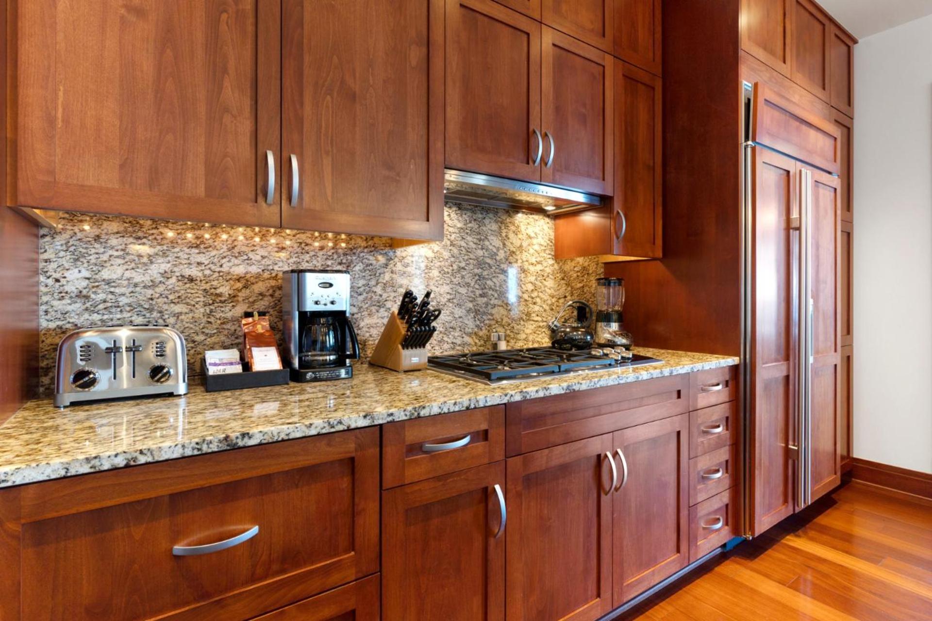 KBM Resorts: Hale Kapalua At Montage Kapalua Bay Includes Daily Housekeeping Spa Rental Car