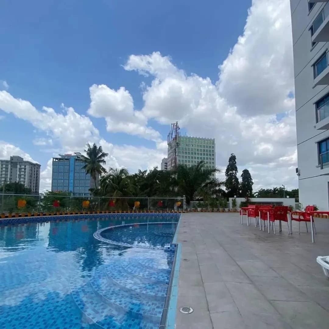 Lilian Maro view 3