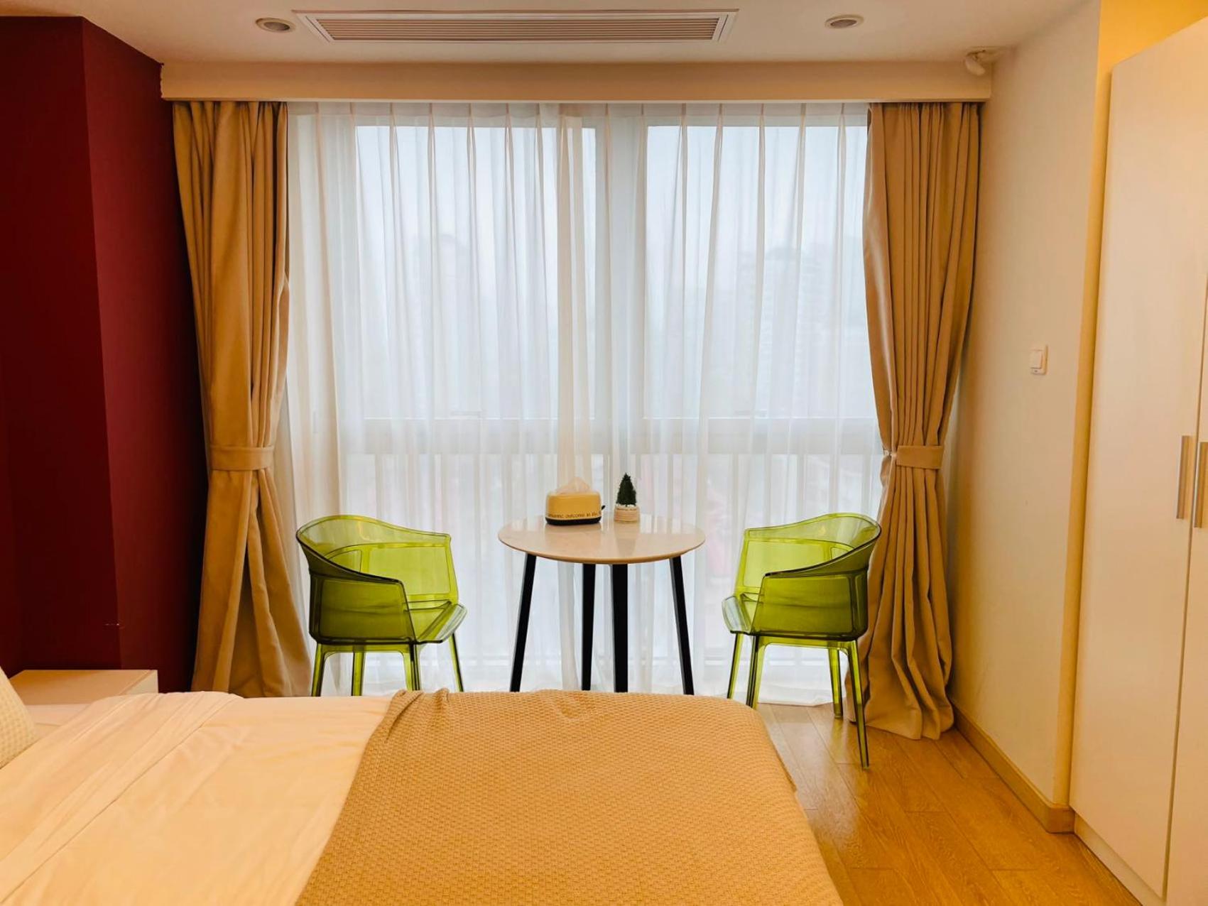 Shanghai Lerongju Boutique Apartment Metro Line 8 20meter