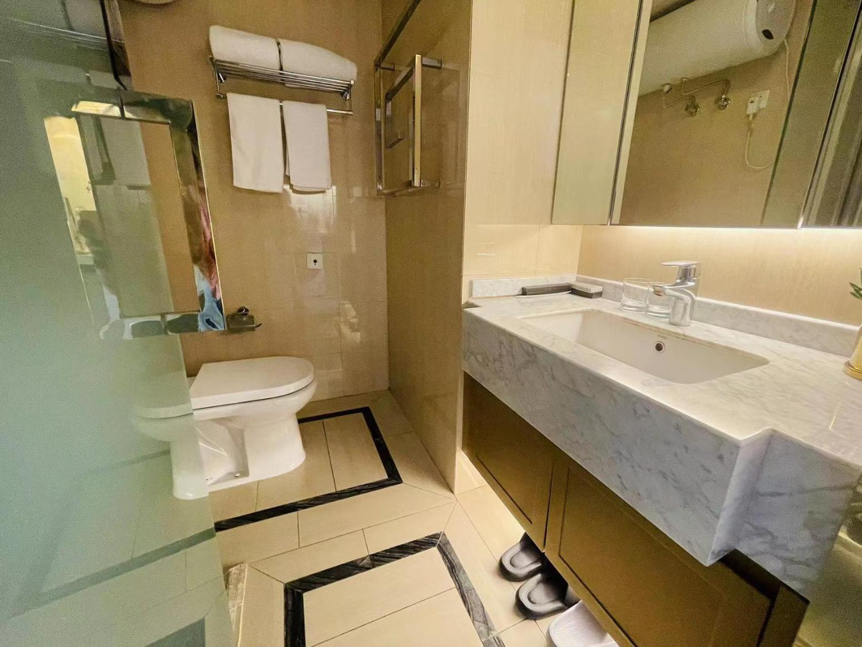 Shanghai Lerongju Boutique Apartment Metro Line 8 20meter