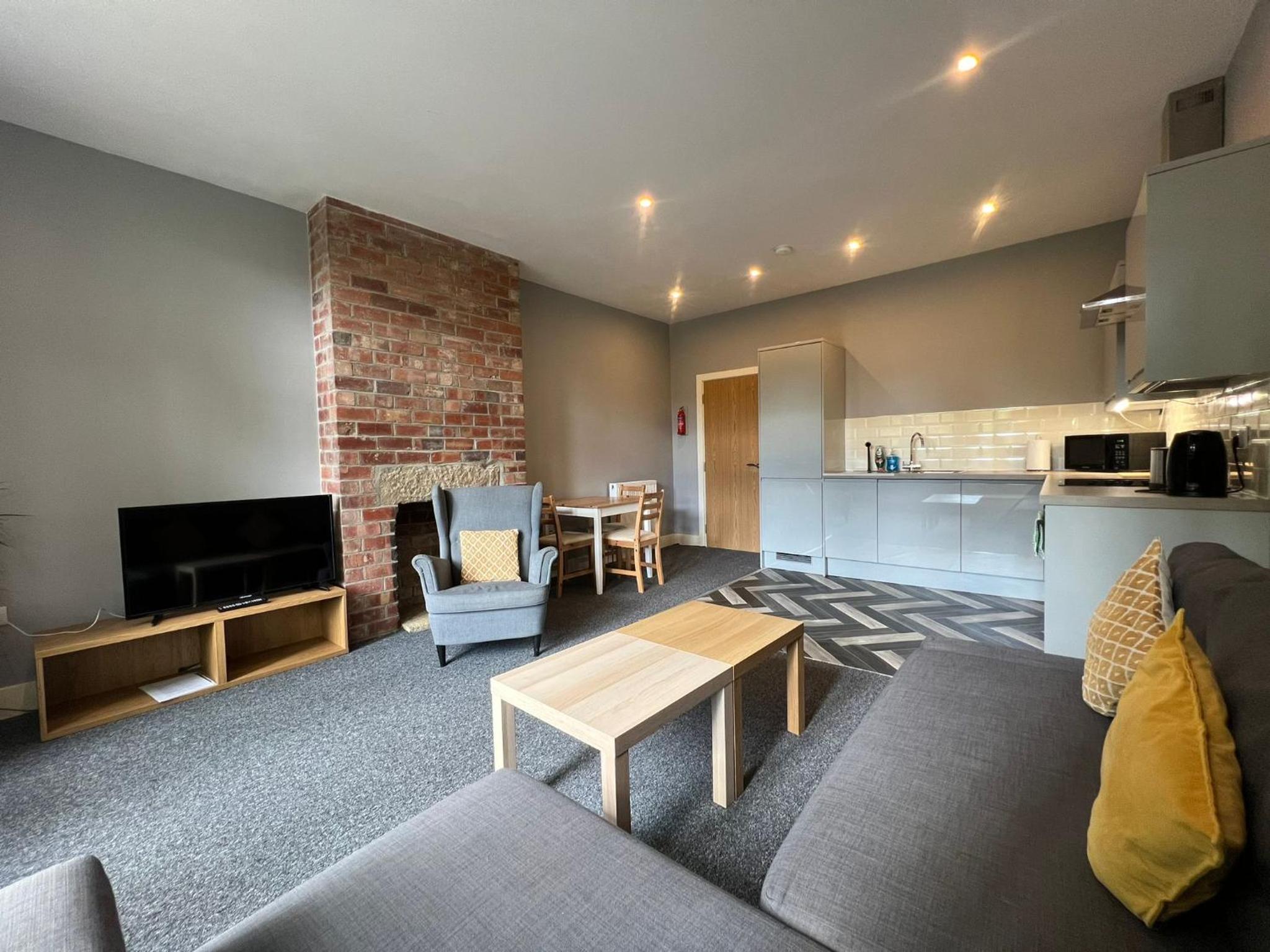 1 bed Apt close to Leeds Arena Sleeps up to 4 people F3 view 2