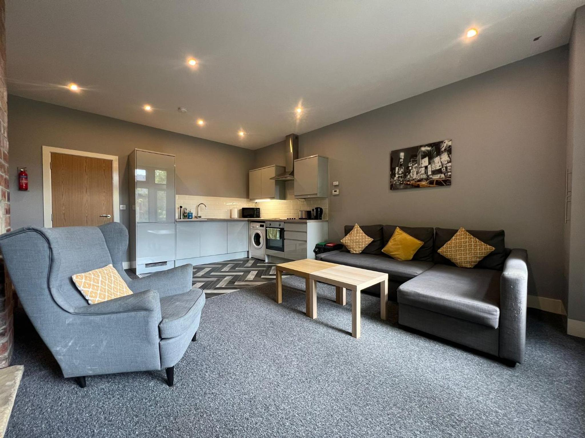 1 bed Apt close to Leeds Arena Sleeps up to 4 people F3 view 3