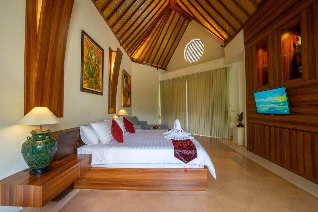 Lawira Beachfront Villa Lovina