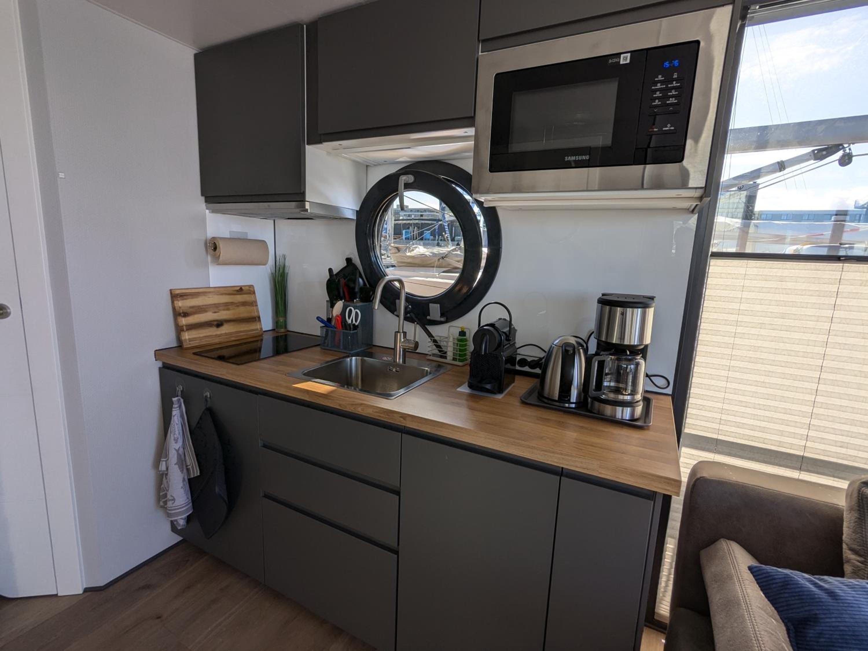 Hausboot Fjord Stella - Solarboot mit Biosauna in Wendtorf