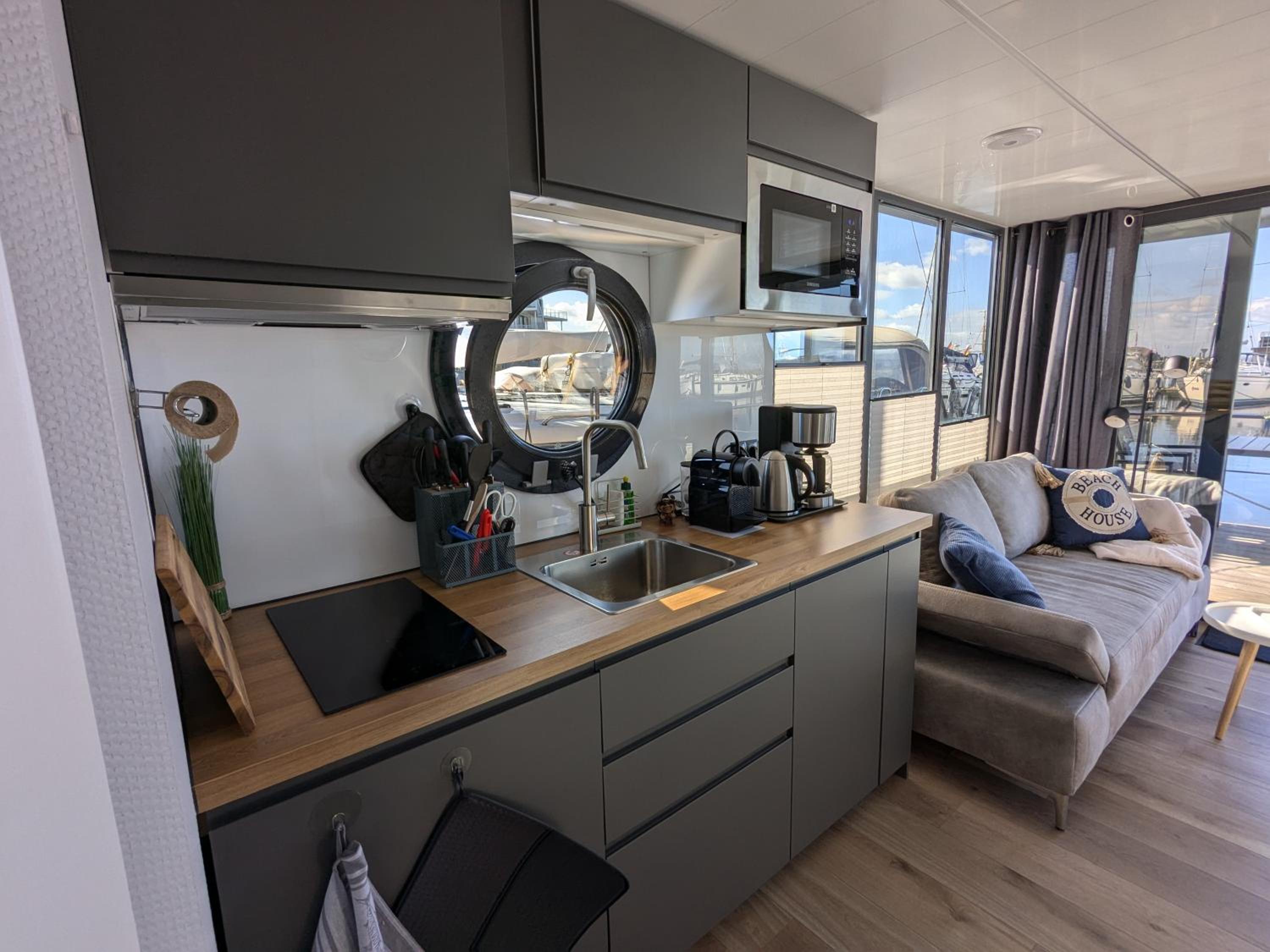 Hausboot Fjord Stella - Solarboot mit Biosauna in Wendtorf