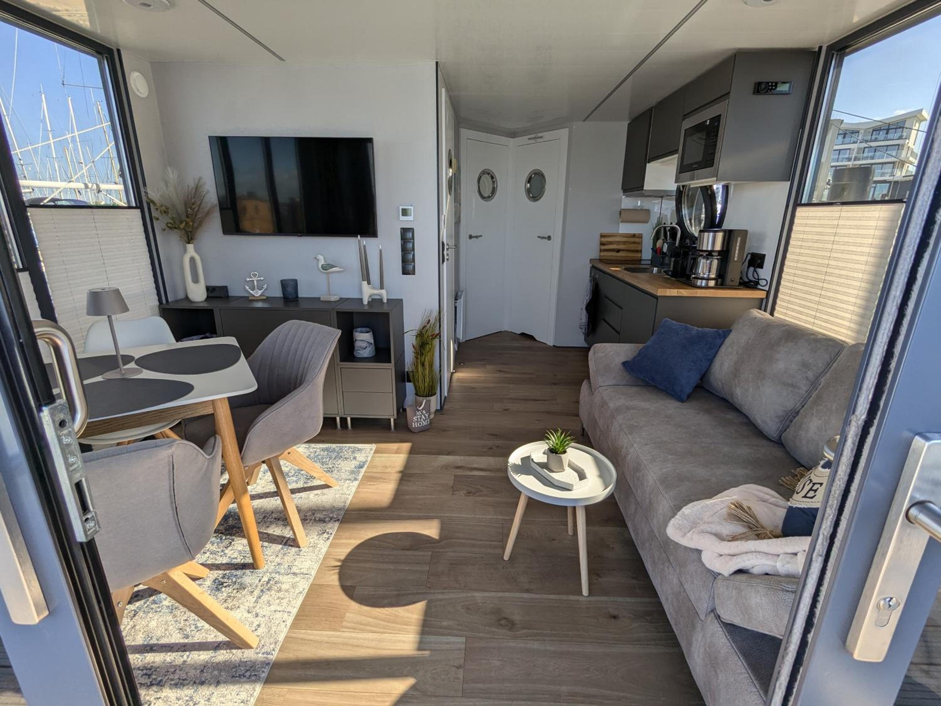 Hausboot Fjord Stella - Solarboot mit Biosauna in Wendtorf