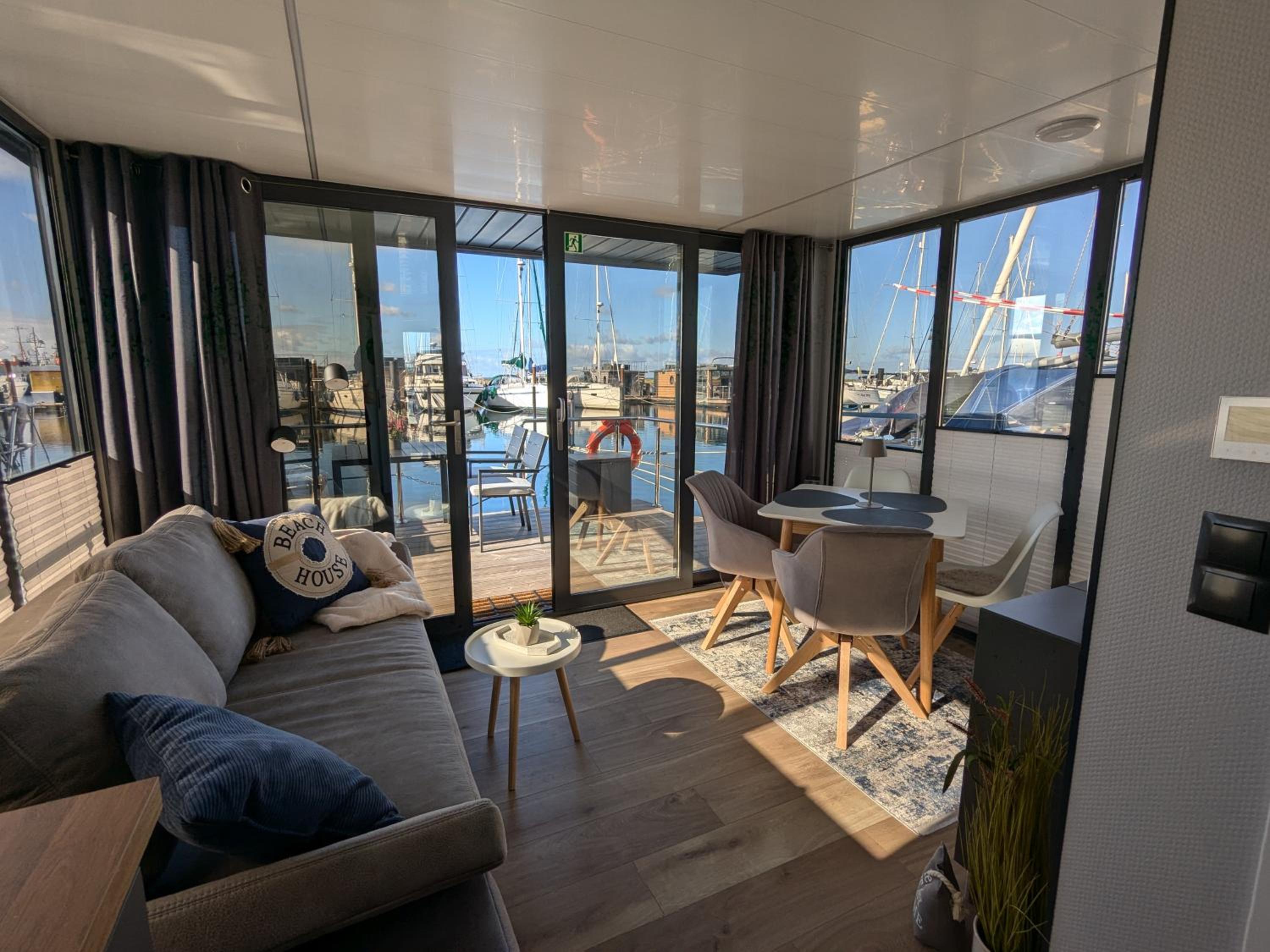 Hausboot Fjord Stella - Solarboot mit Biosauna in Wendtorf