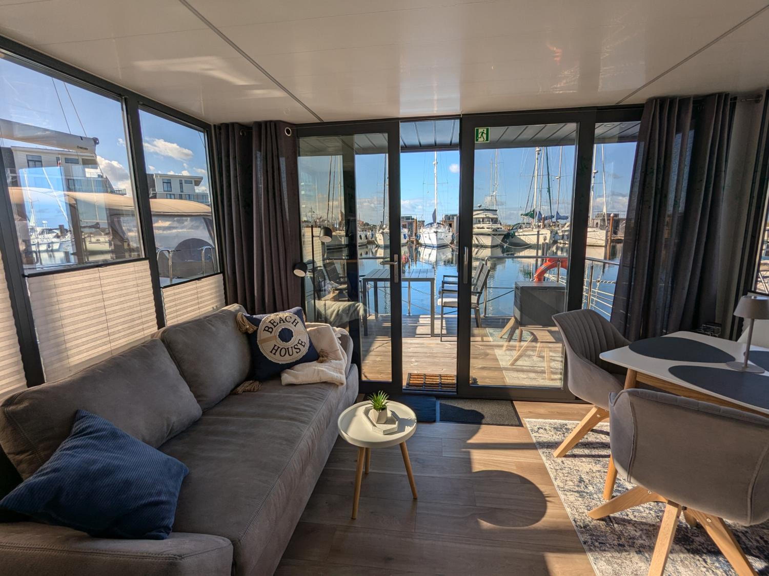 Hausboot Fjord Stella - Solarboot mit Biosauna in Wendtorf